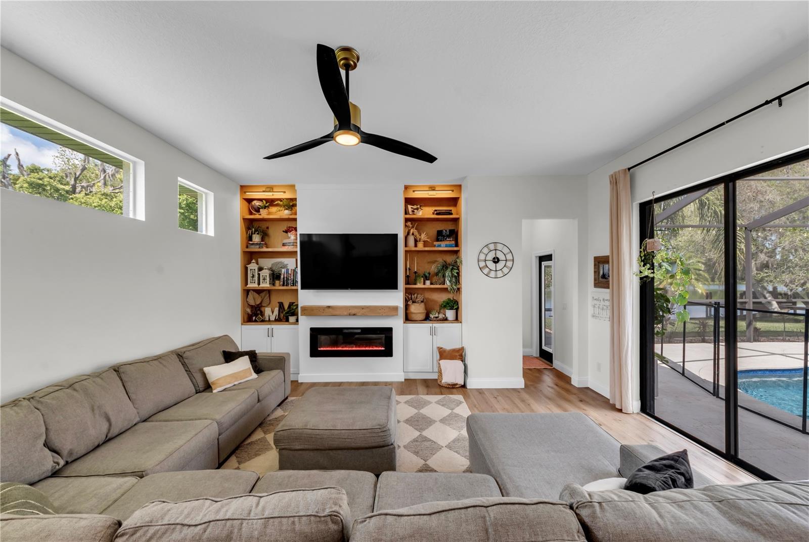 Image 28 of 71 For 3921 Roswell Place