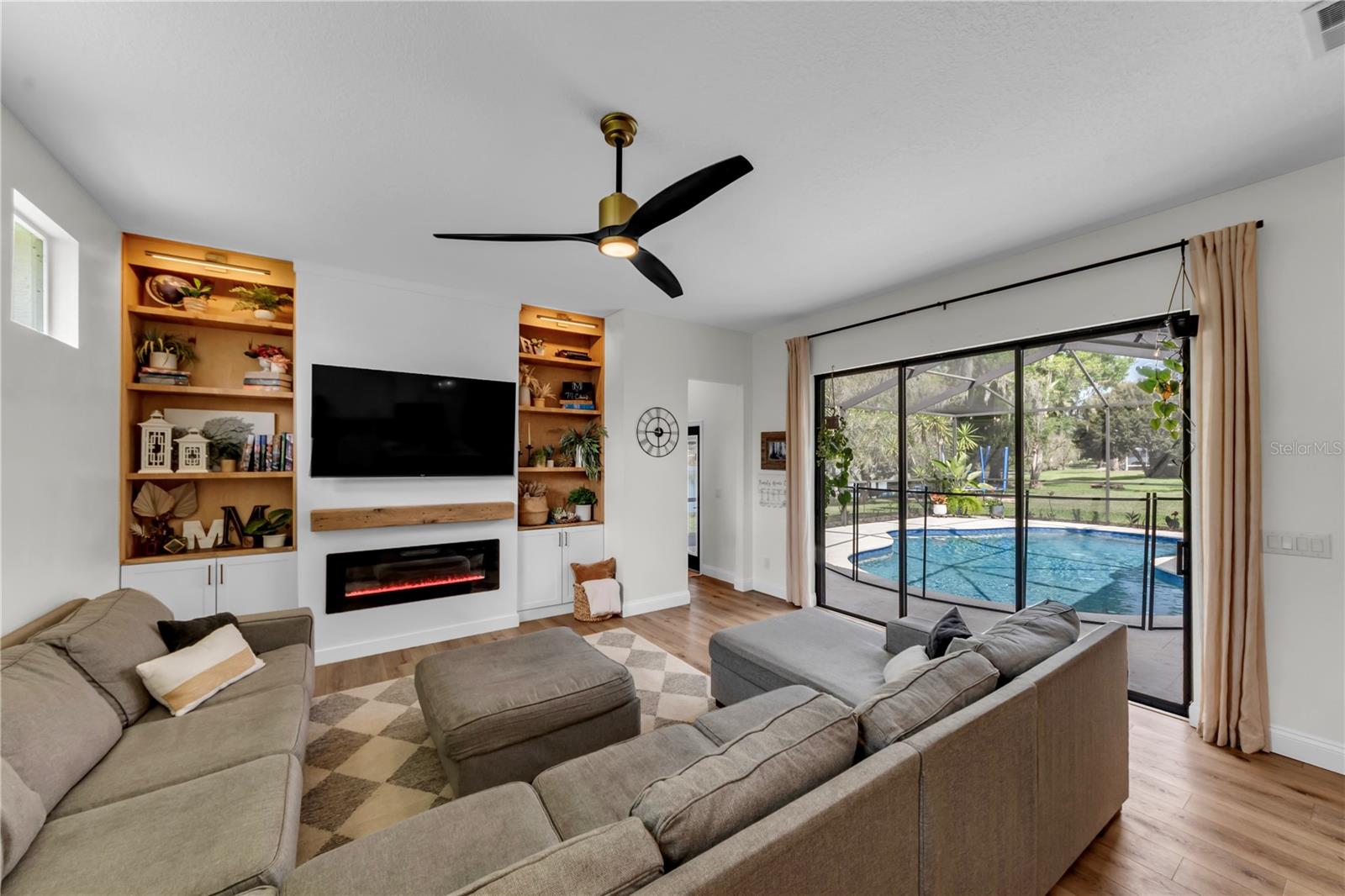 Image 29 of 71 For 3921 Roswell Place