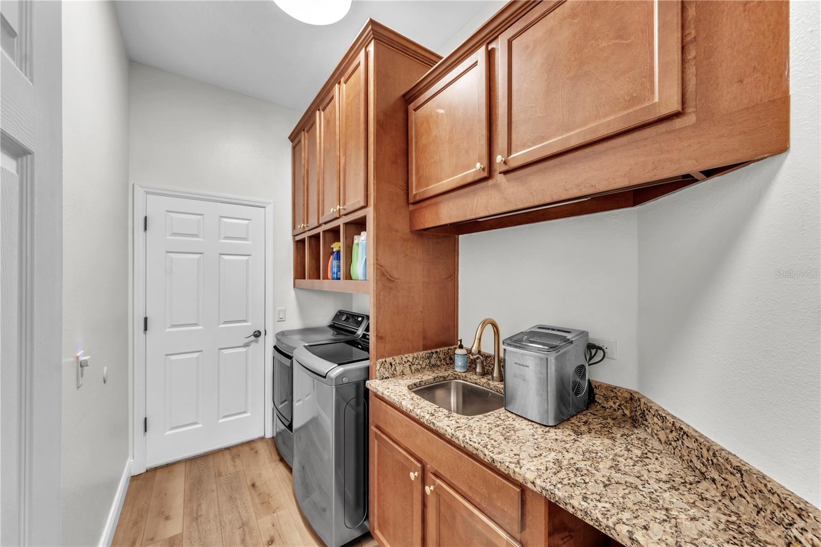 Image 36 of 71 For 3921 Roswell Place