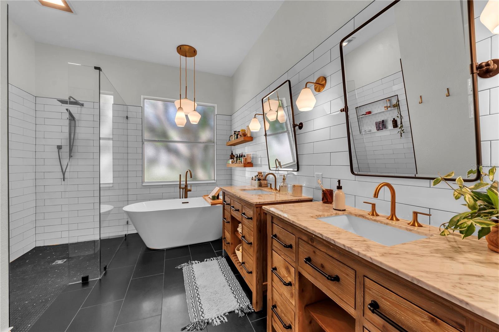 Image 39 of 71 For 3921 Roswell Place