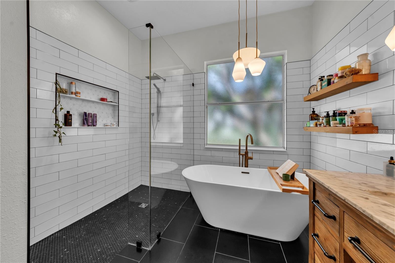 Image 40 of 71 For 3921 Roswell Place