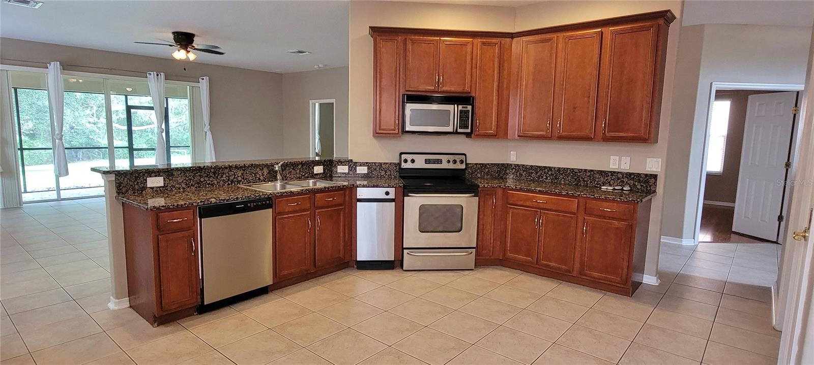 Image 15 of 37 For 18009 Maui Isle Drive