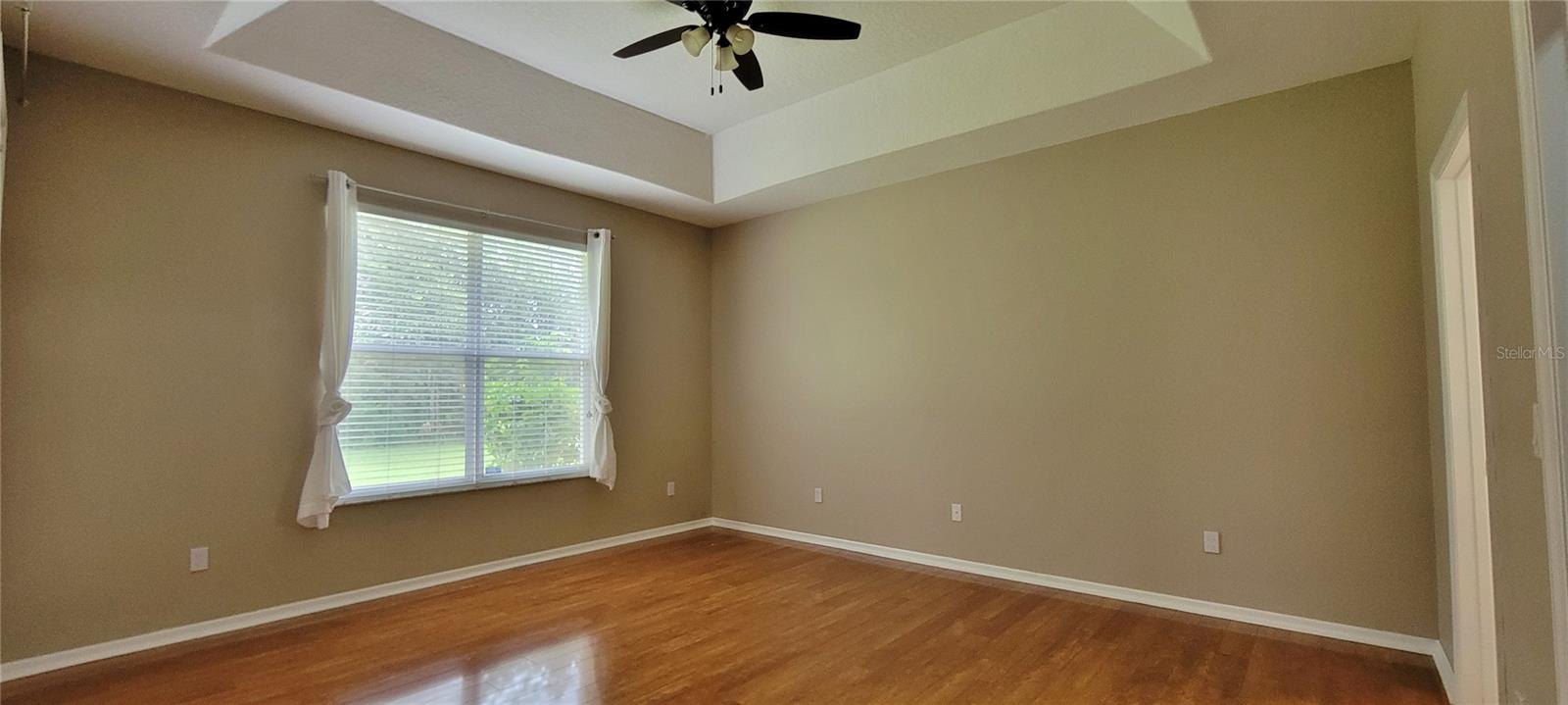 Image 19 of 37 For 18009 Maui Isle Drive