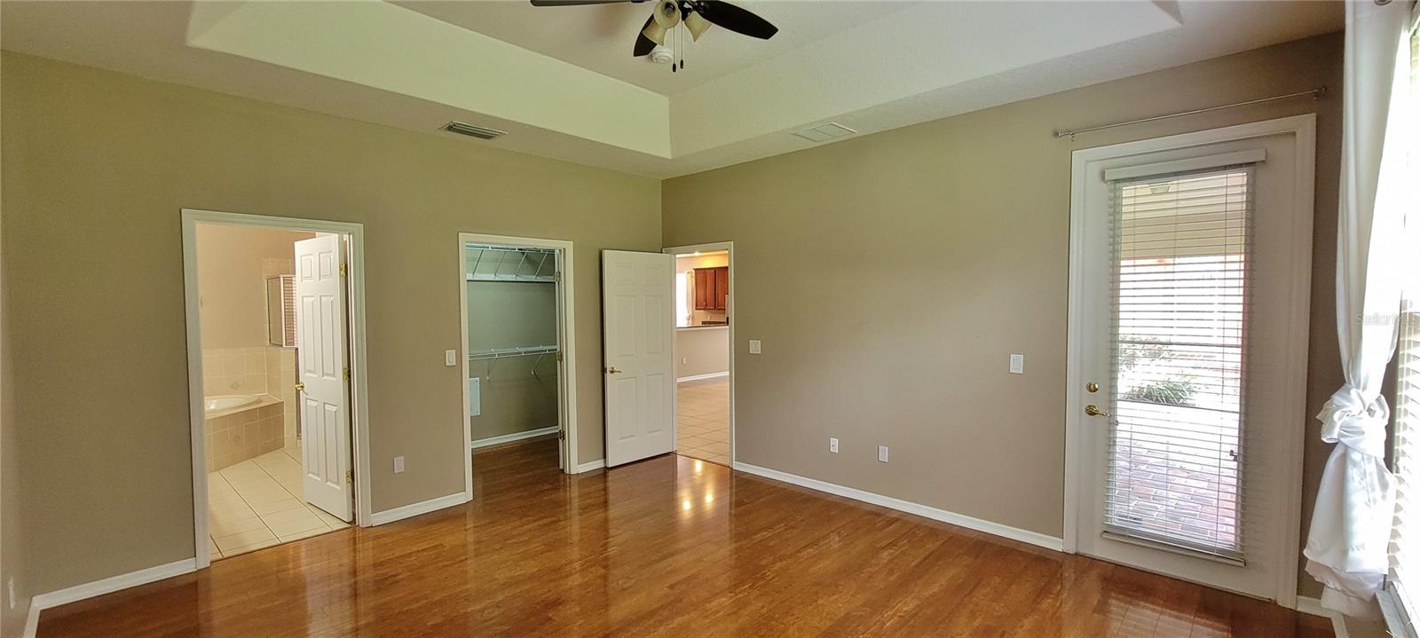 Image 20 of 37 For 18009 Maui Isle Drive