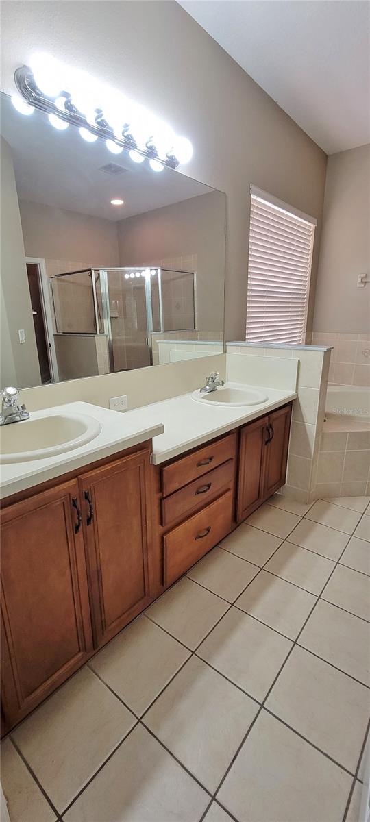 Image 22 of 37 For 18009 Maui Isle Drive