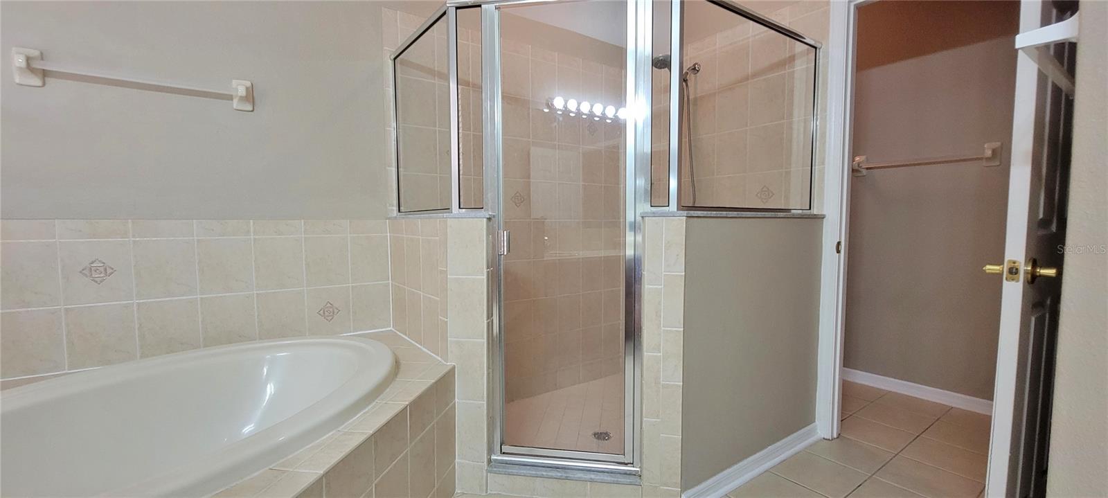 Image 24 of 37 For 18009 Maui Isle Drive