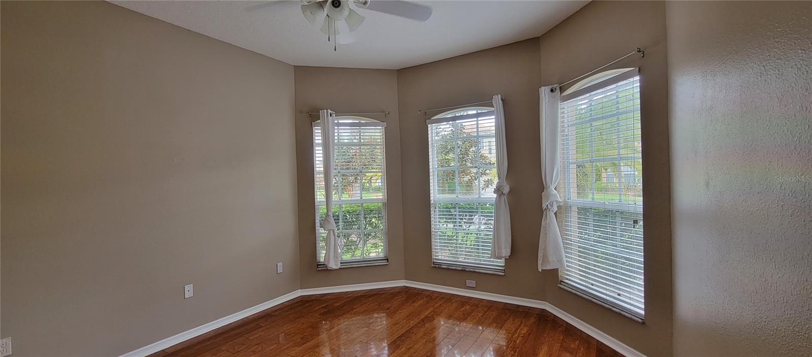 Image 25 of 37 For 18009 Maui Isle Drive