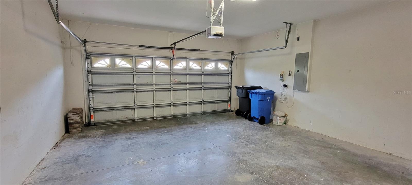 Image 32 of 37 For 18009 Maui Isle Drive