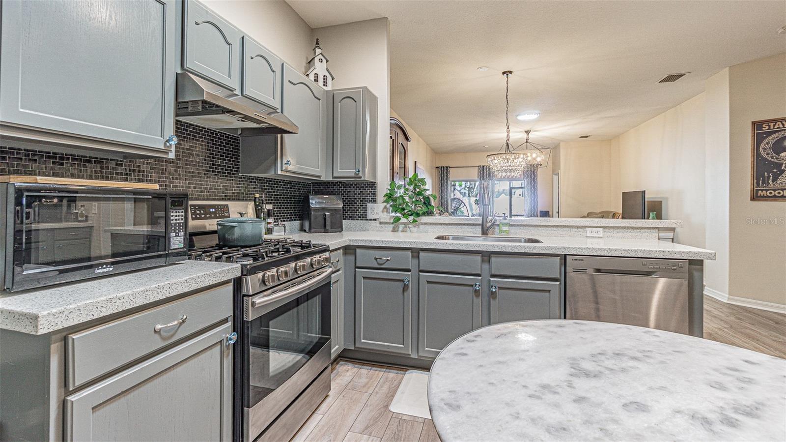 Listing photo id 11 for 1123 Bensbrooke Drive