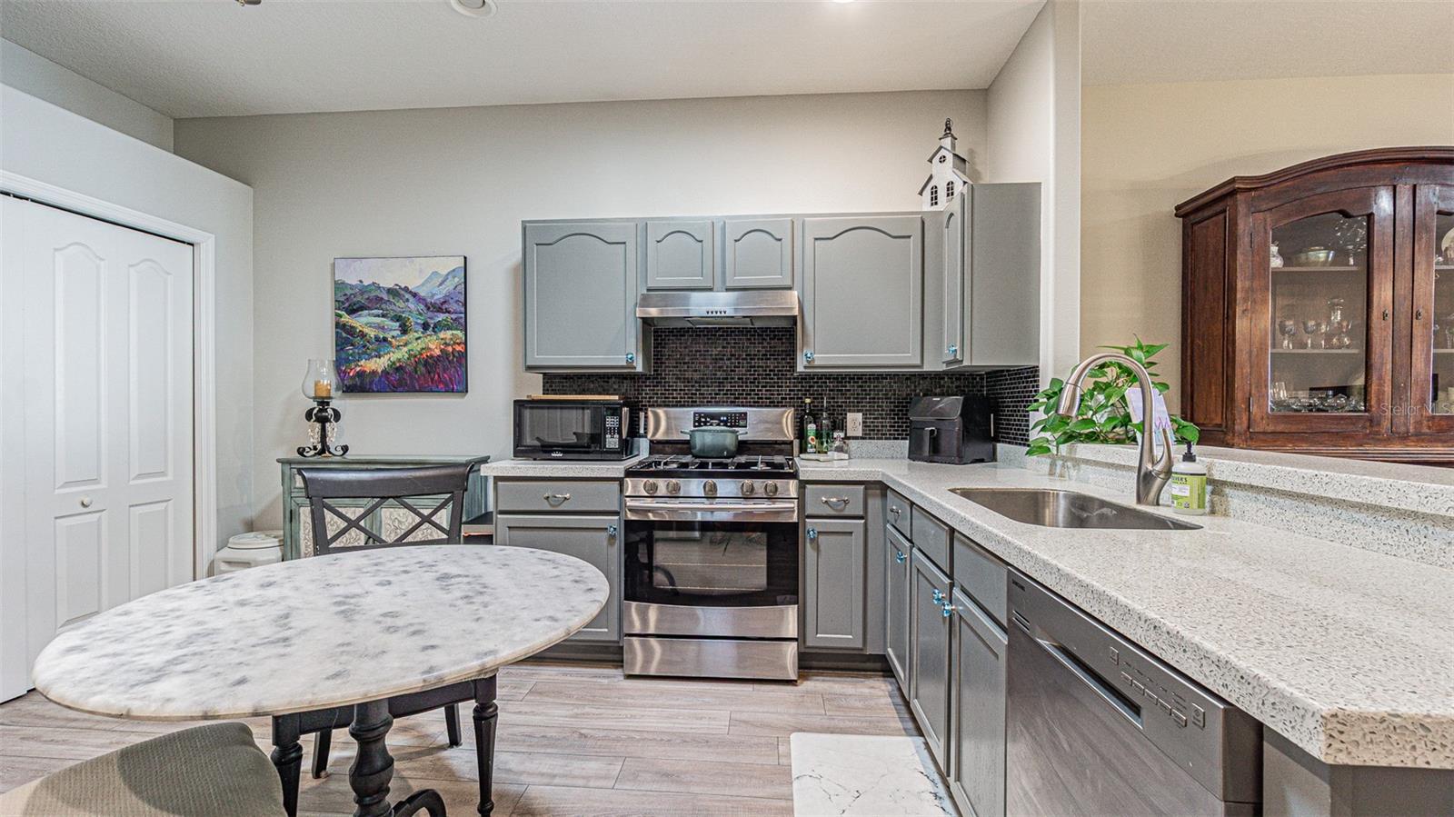 Listing photo id 13 for 1123 Bensbrooke Drive