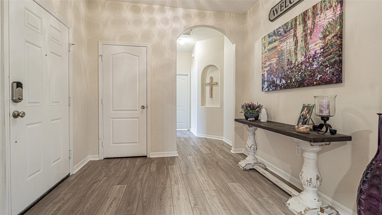 Listing photo id 5 for 1123 Bensbrooke Drive