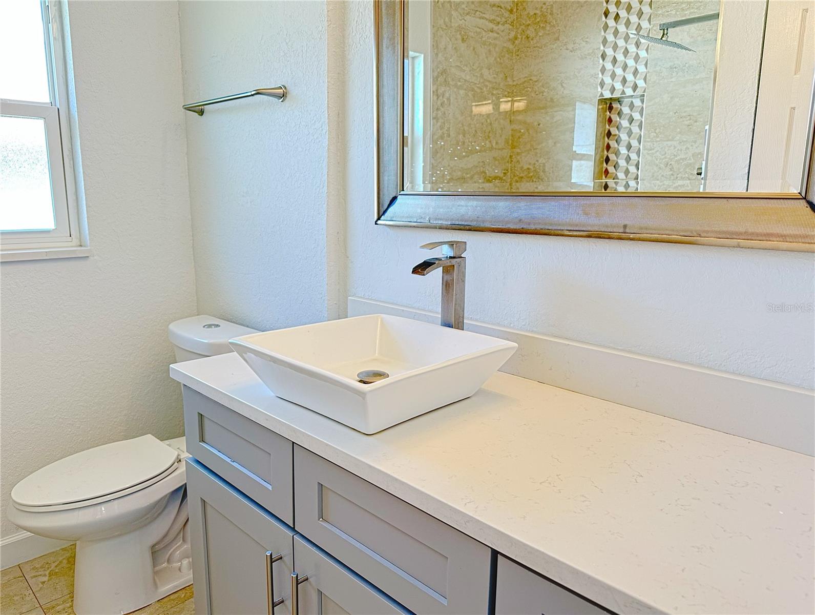 Image 13 of 28 For 9 Aurora Avenue