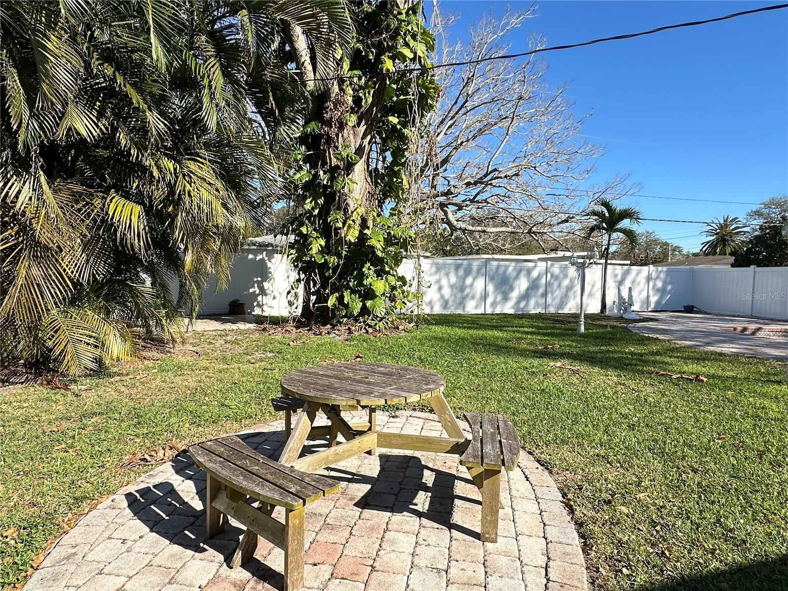 Image 21 of 28 For 9 Aurora Avenue