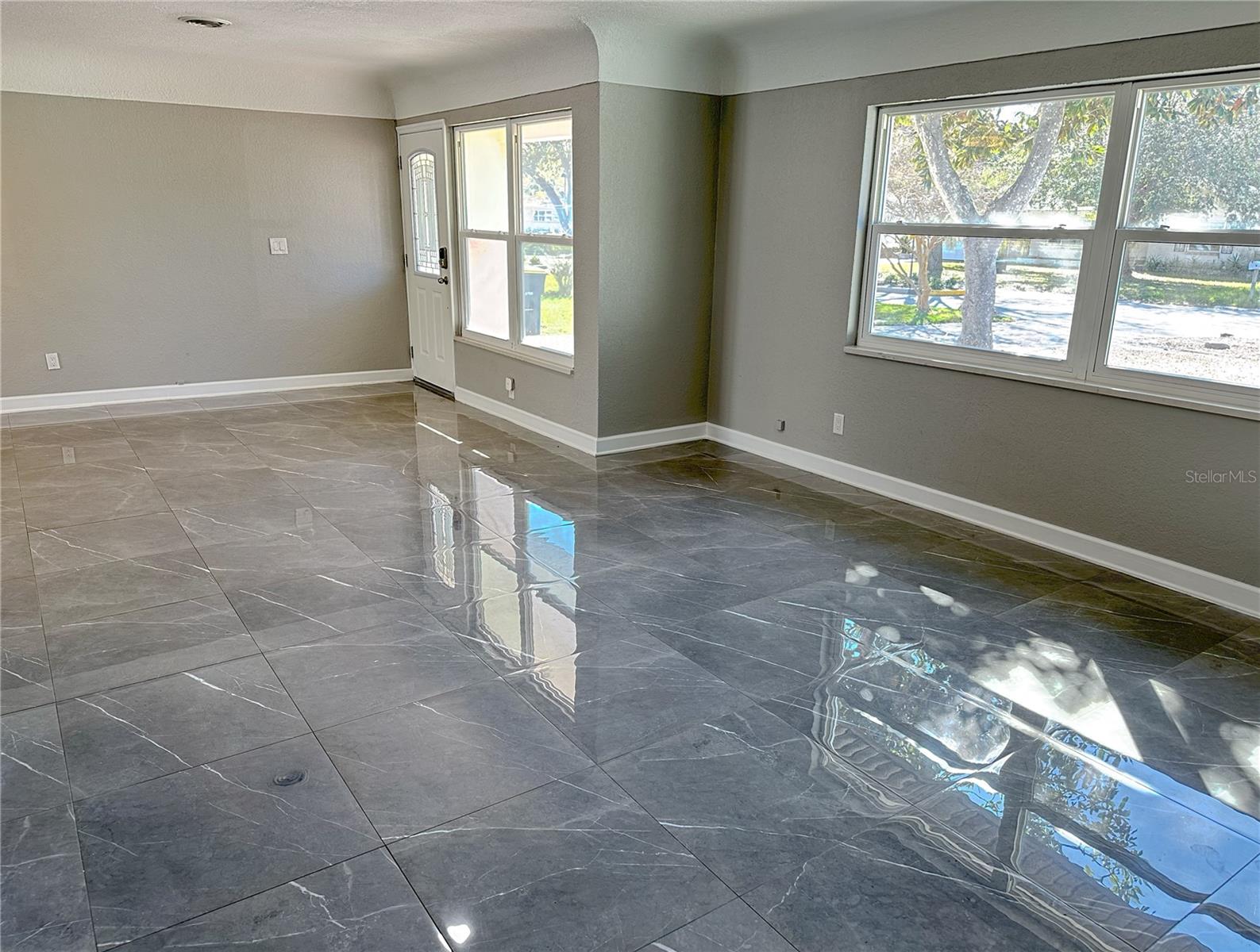 Image 4 of 28 For 9 Aurora Avenue