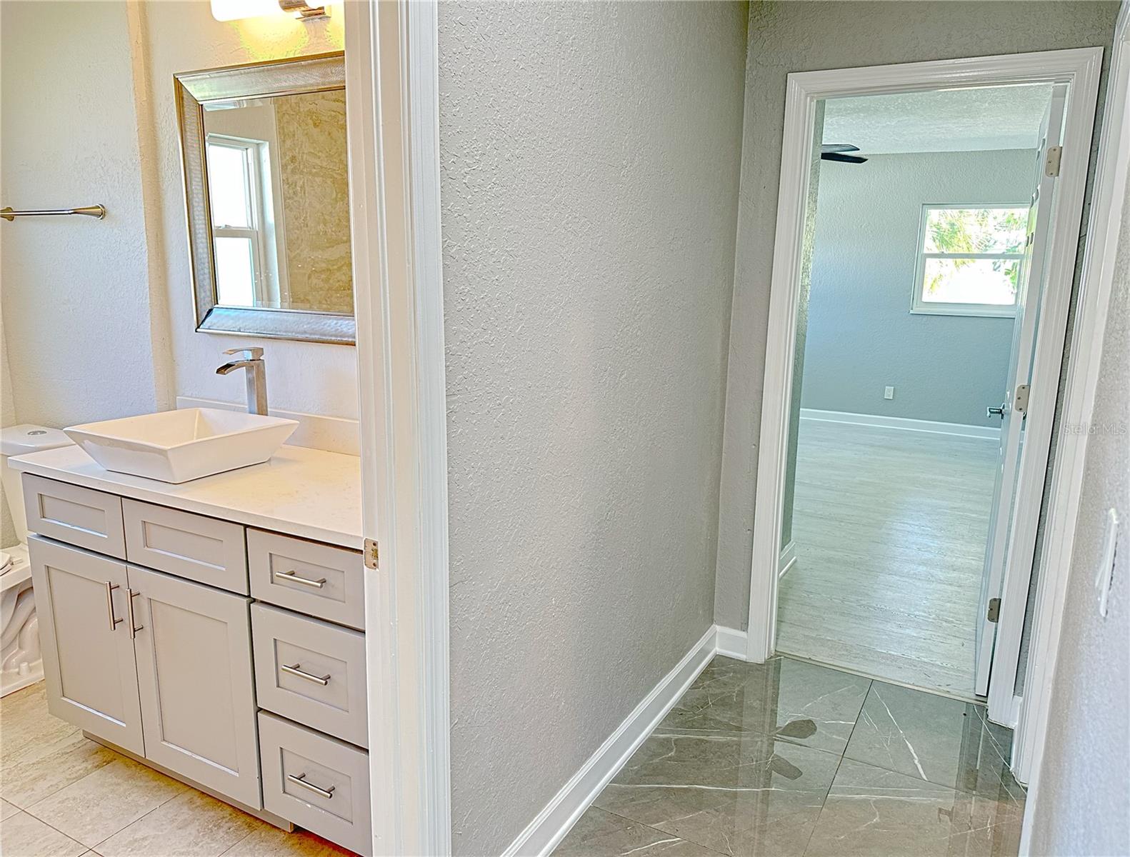 Image 8 of 28 For 9 Aurora Avenue