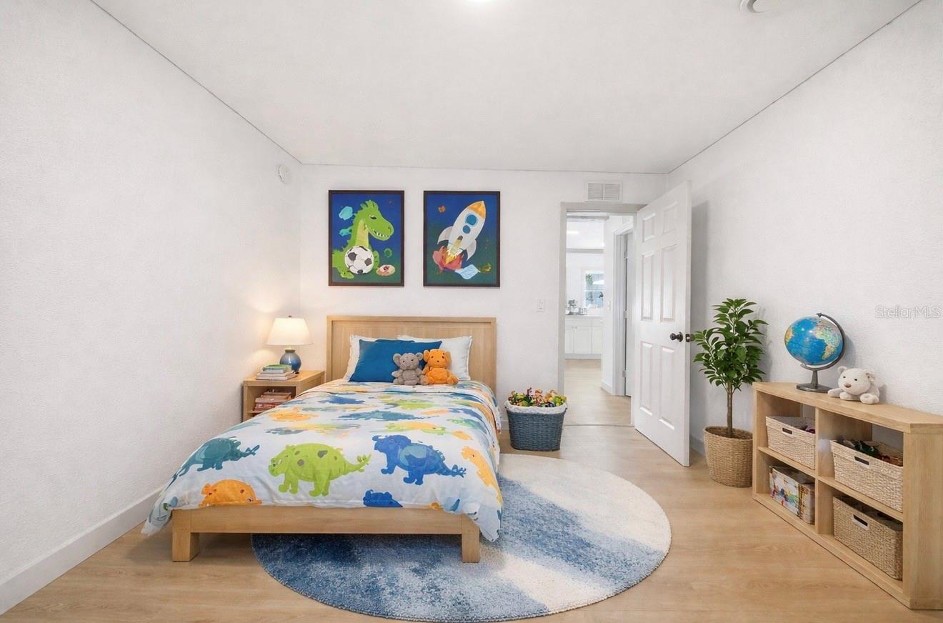 Image 8 of 26 For 3036 Emerson Avenue S