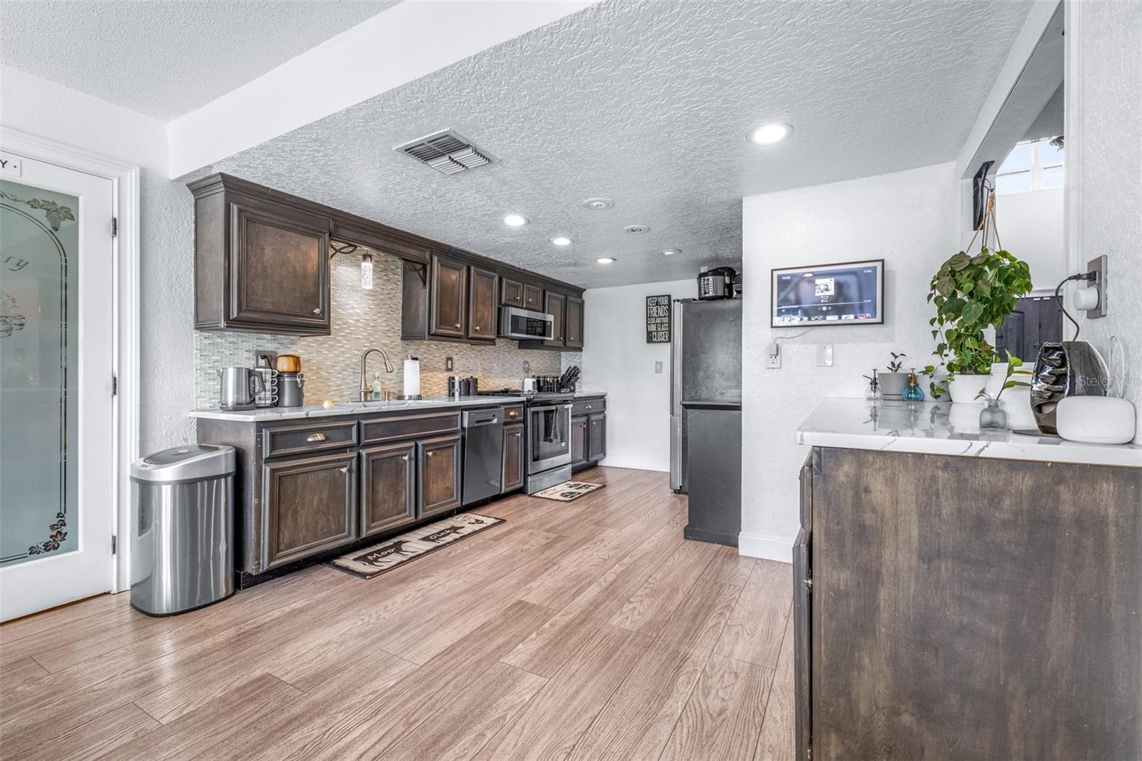 Image 16 of 48 For 1165 Port Court