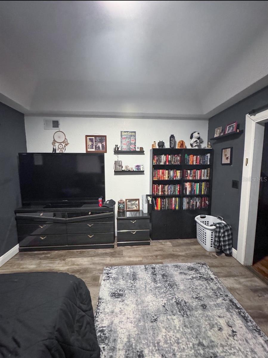 Image 7 of 48 For 1165 Port Court