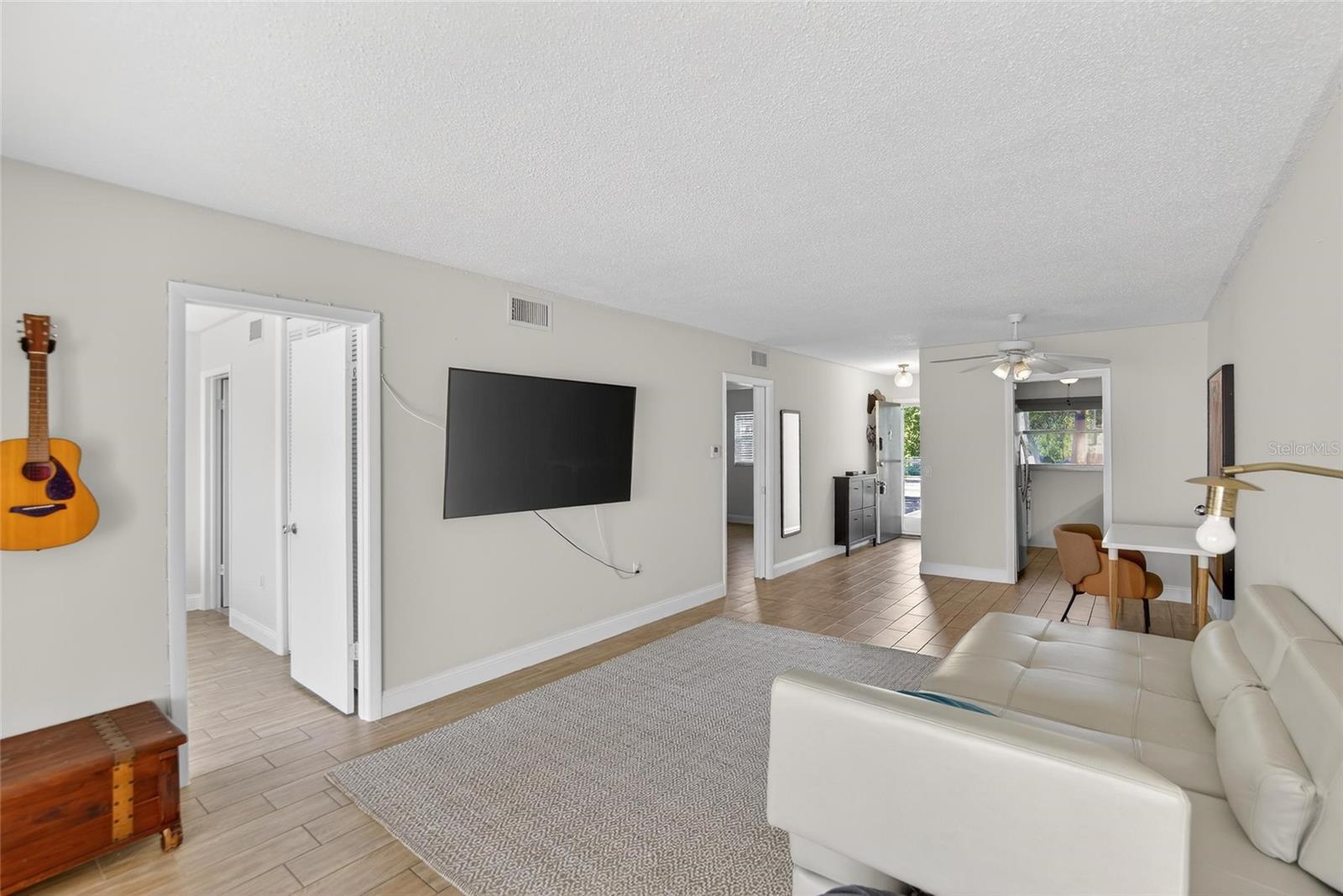 Image 14 of 52 For 1303 Hercules Avenue 2