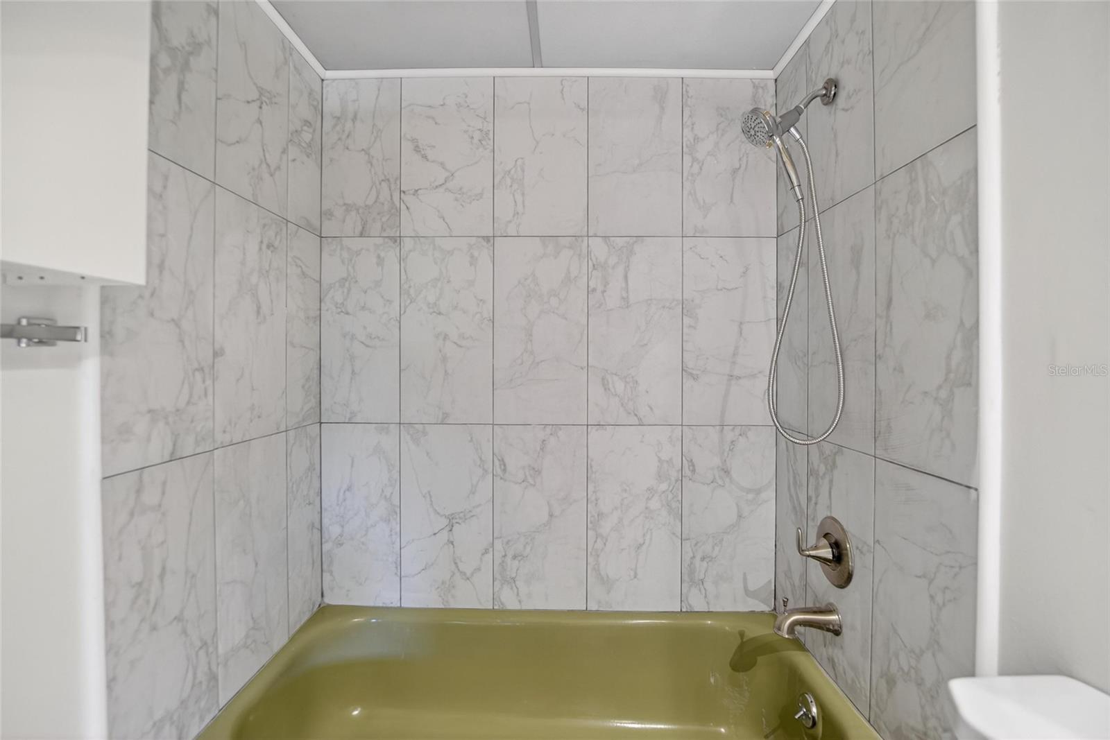 Image 24 of 52 For 1303 Hercules Avenue 2