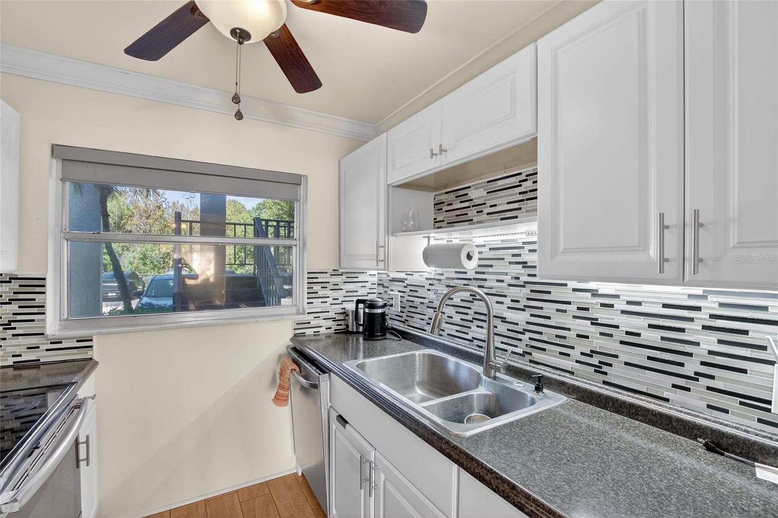 Image 3 of 52 For 1303 Hercules Avenue 2