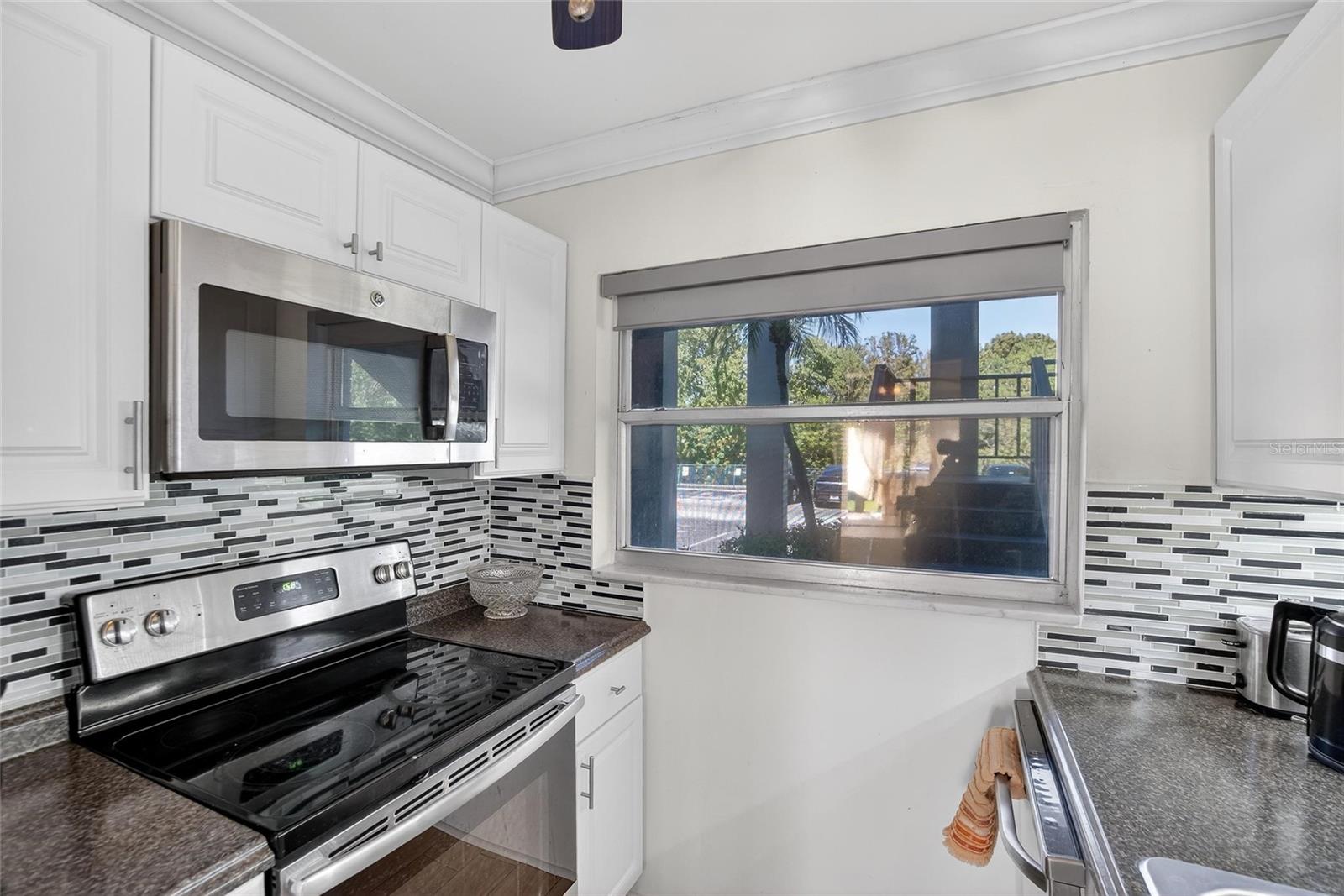 Image 4 of 52 For 1303 Hercules Avenue 2