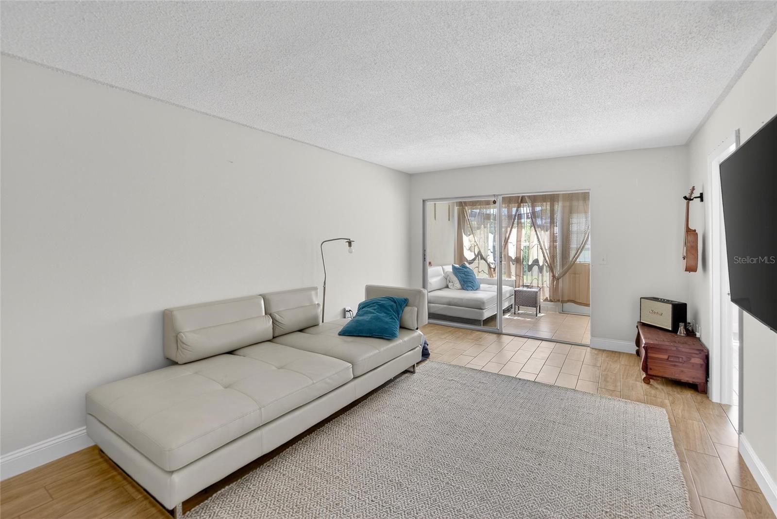 Image 7 of 52 For 1303 Hercules Avenue 2