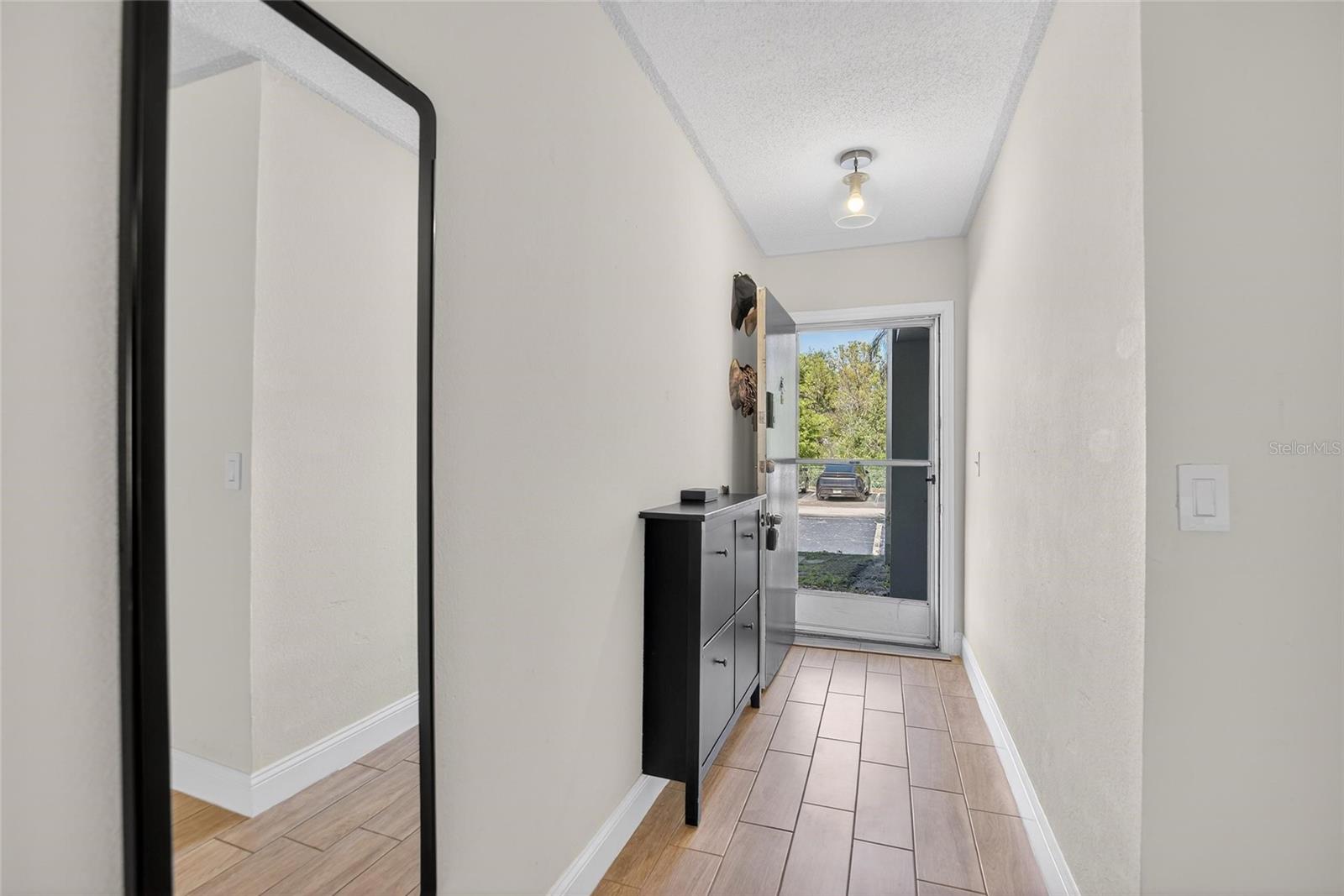 Image 8 of 52 For 1303 Hercules Avenue 2