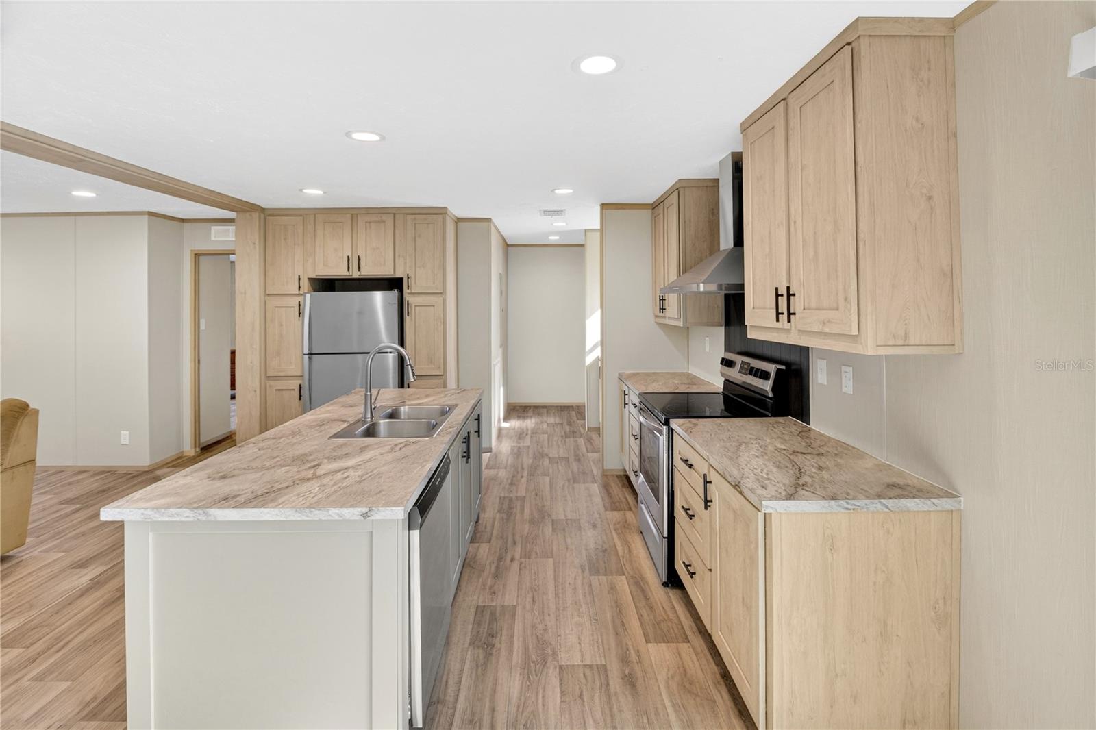 Image 10 of 31 For 5570 76th Terrace