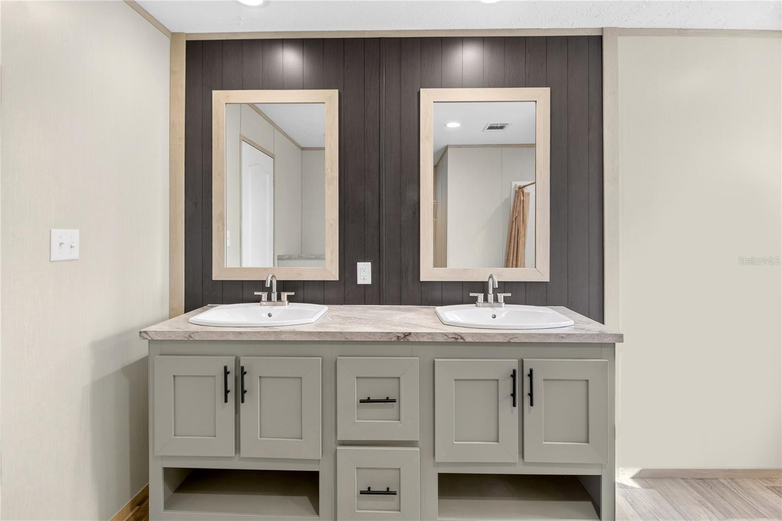 Image 14 of 31 For 5570 76th Terrace