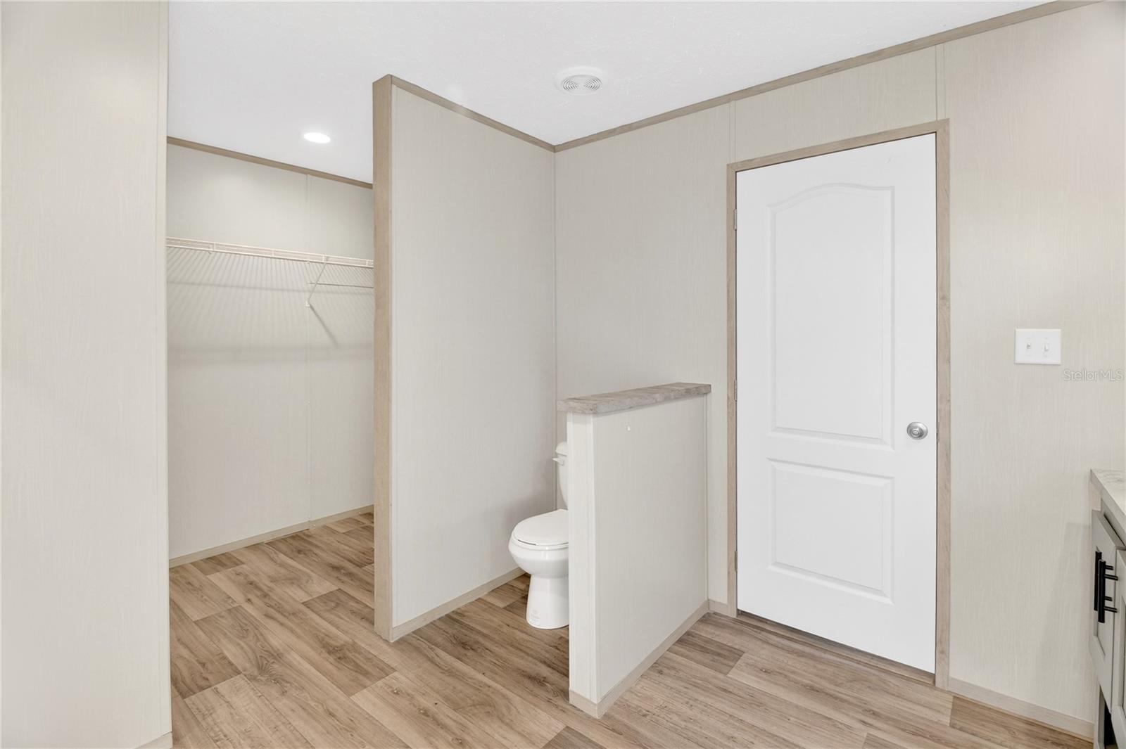 Image 15 of 31 For 5570 76th Terrace