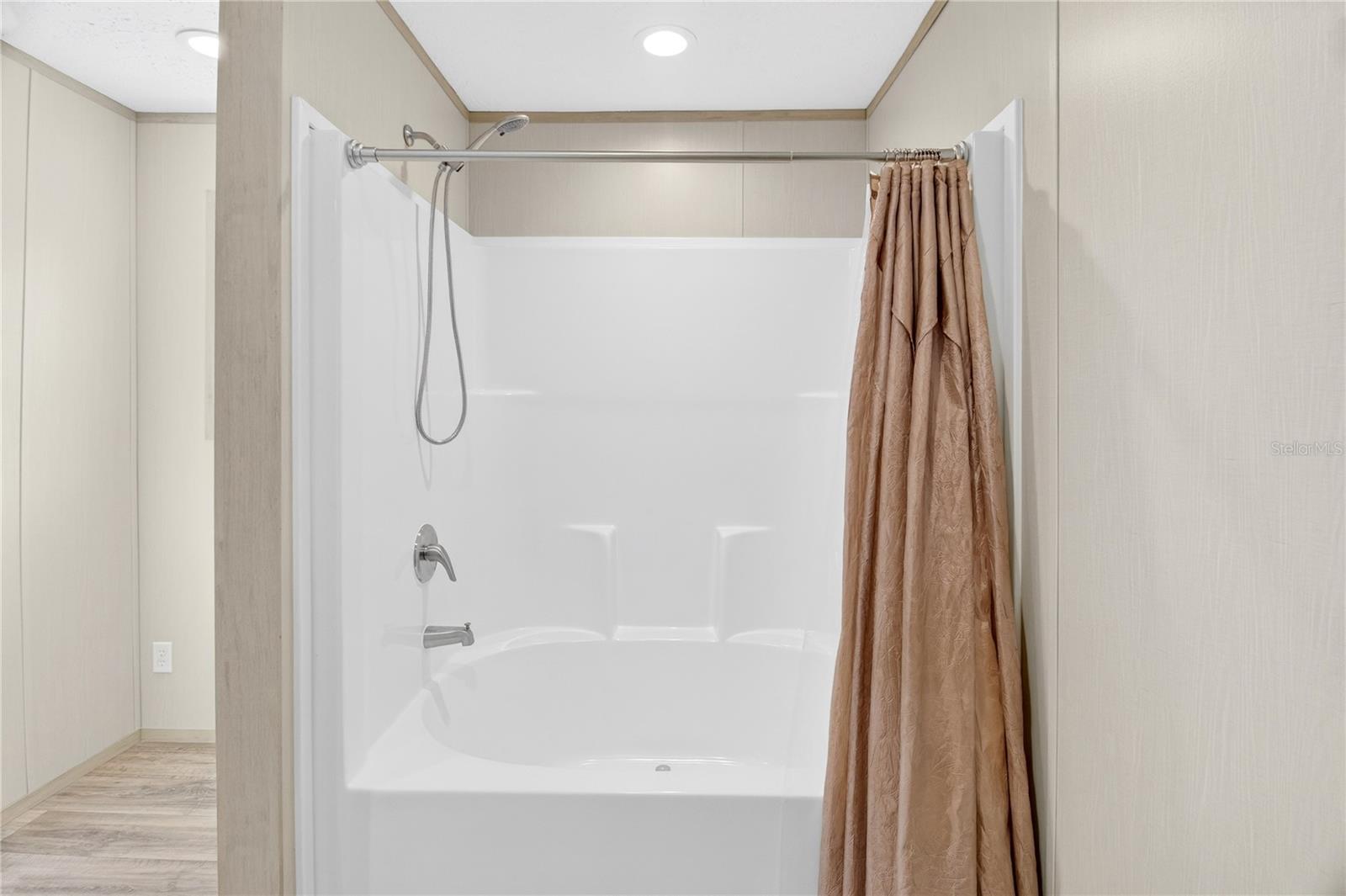 Image 16 of 31 For 5570 76th Terrace