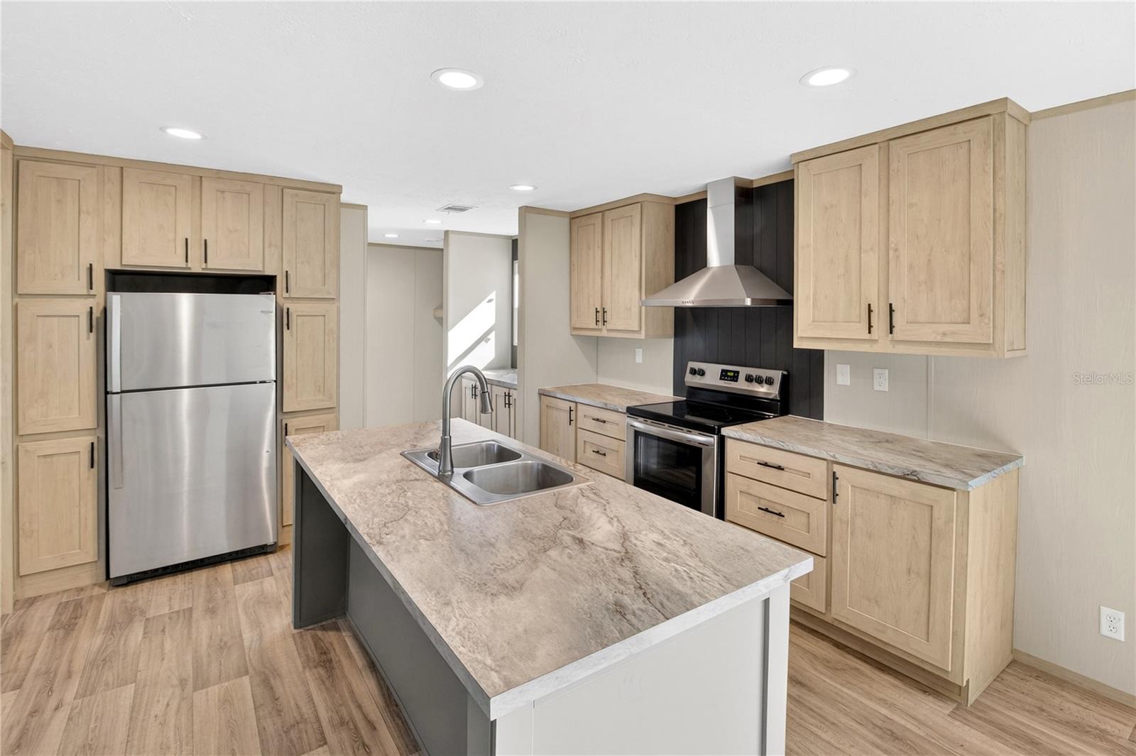 Image 8 of 31 For 5570 76th Terrace