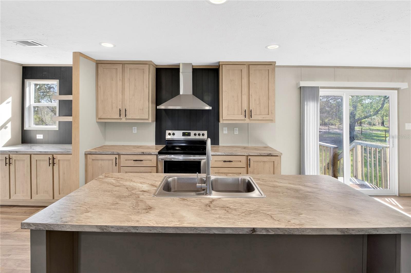 Image 9 of 31 For 5570 76th Terrace