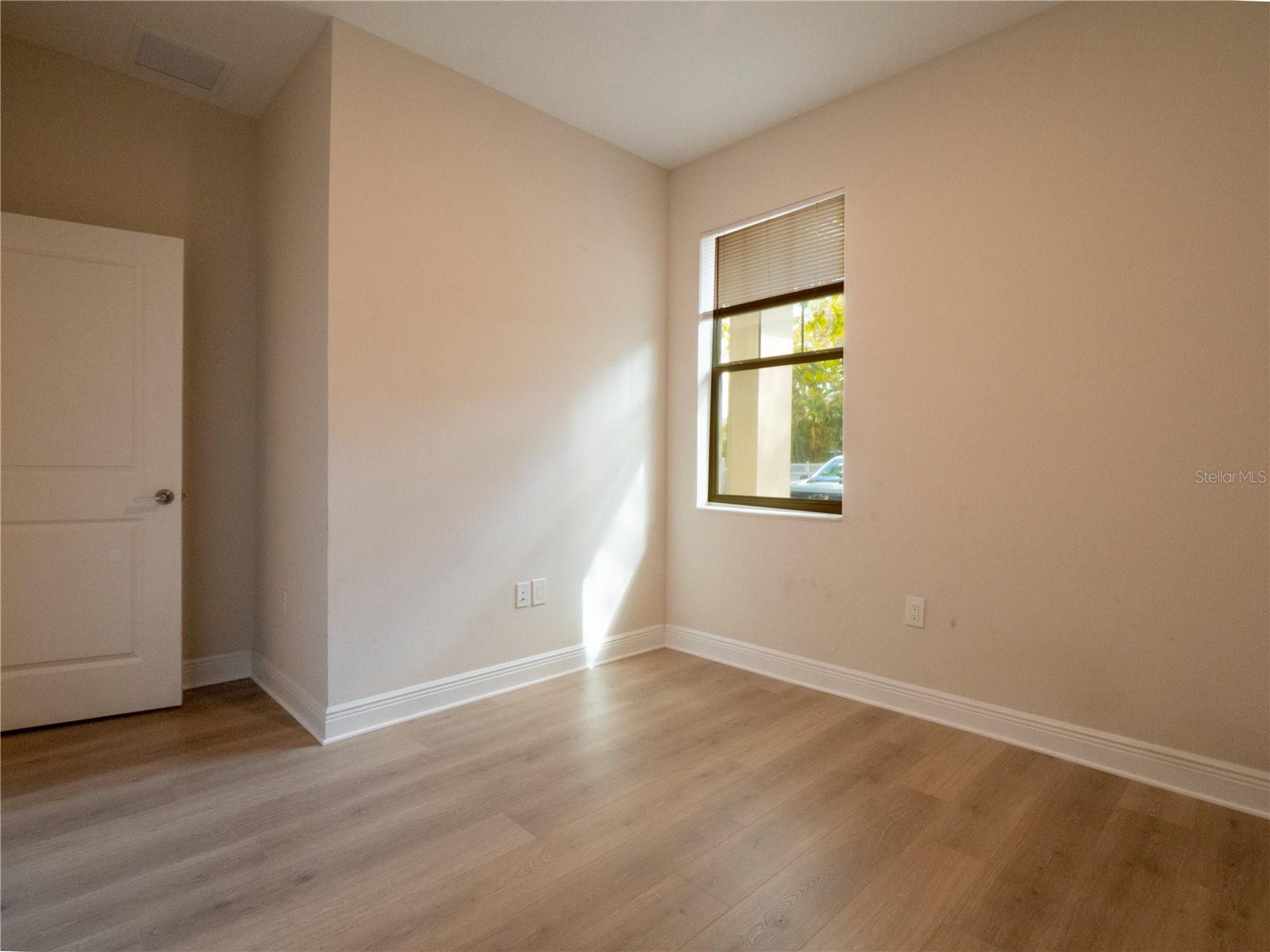 Image 15 of 24 For 1126 Melrose Avenue S