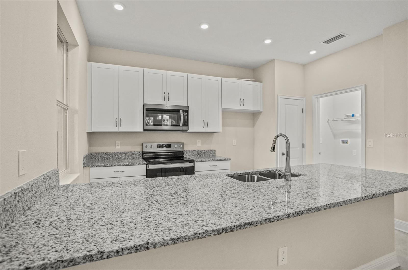 Image 7 of 24 For 1126 Melrose Avenue S