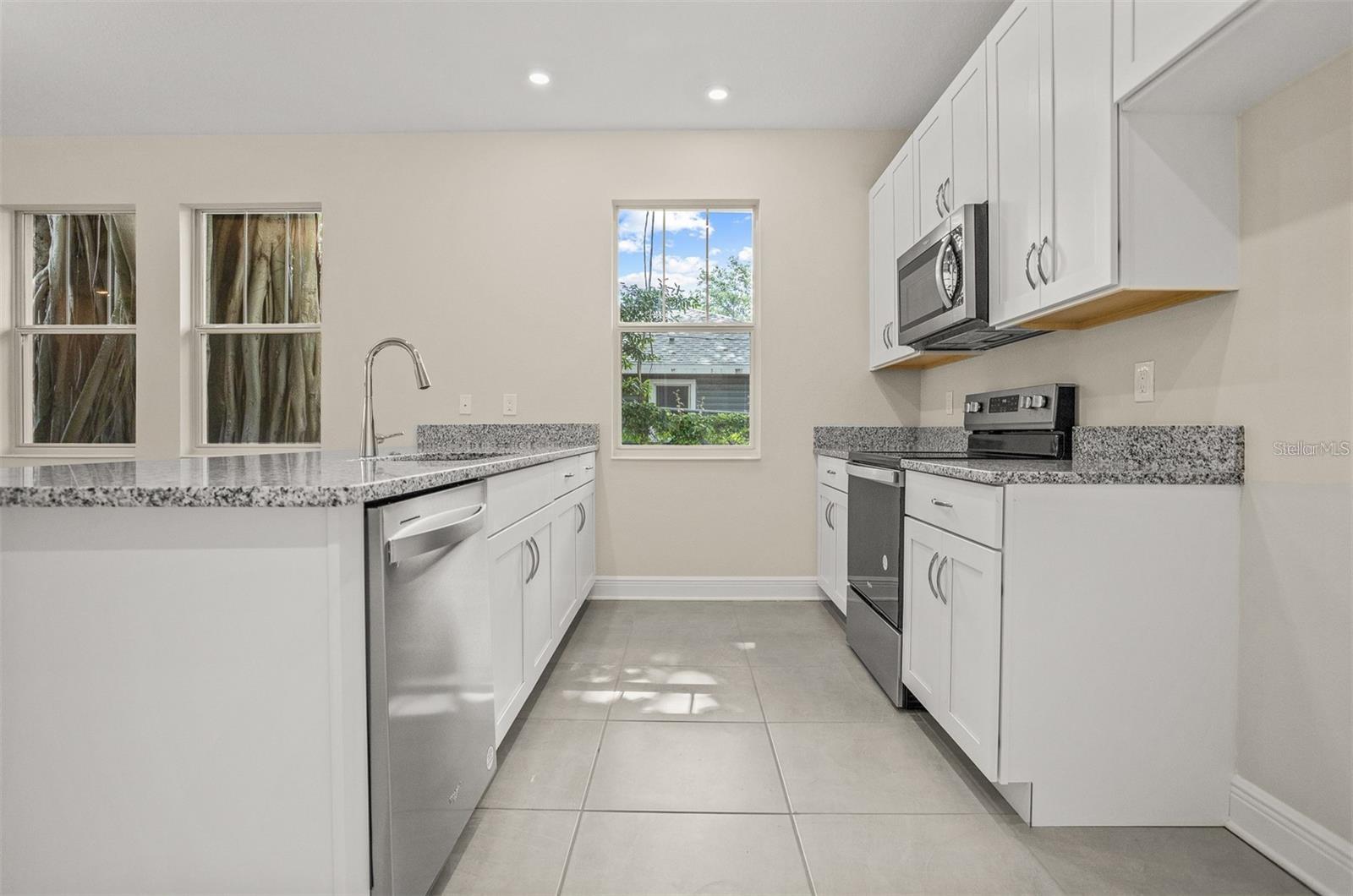 Image 8 of 24 For 1126 Melrose Avenue S