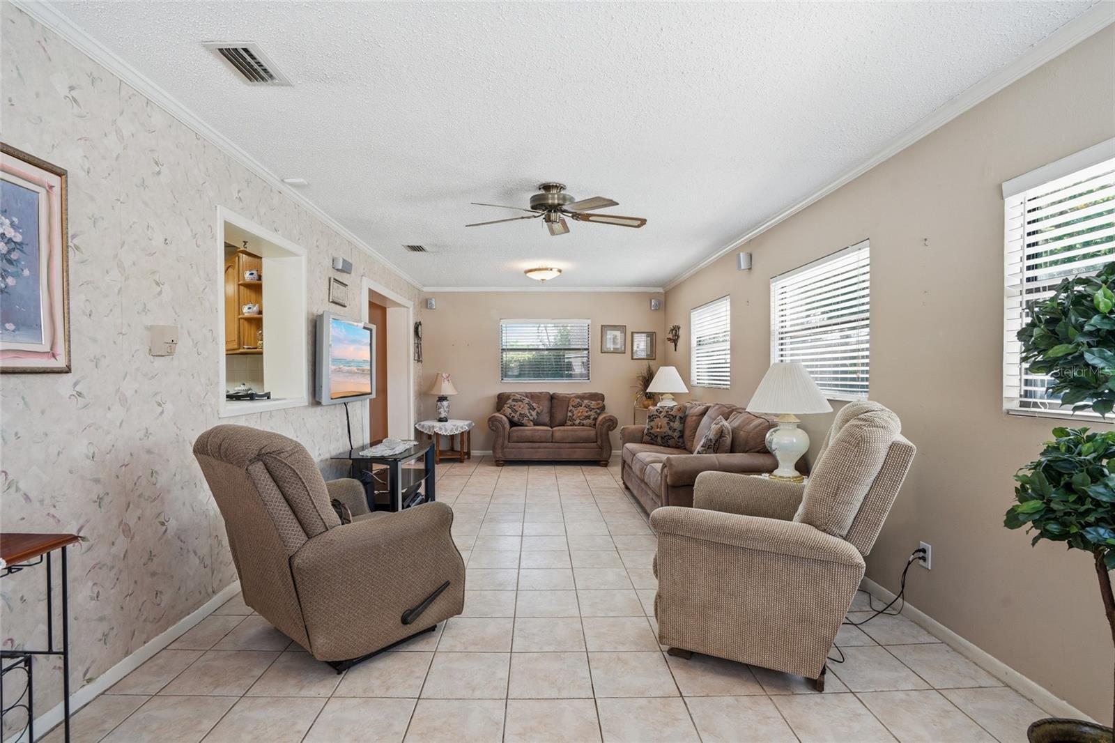 Image 14 of 29 For 3312 W Burke St