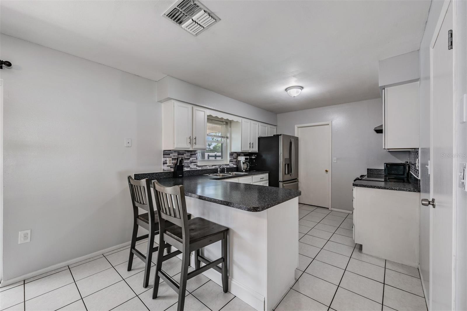 Listing photo id 10 for 11224 Sheffield Road