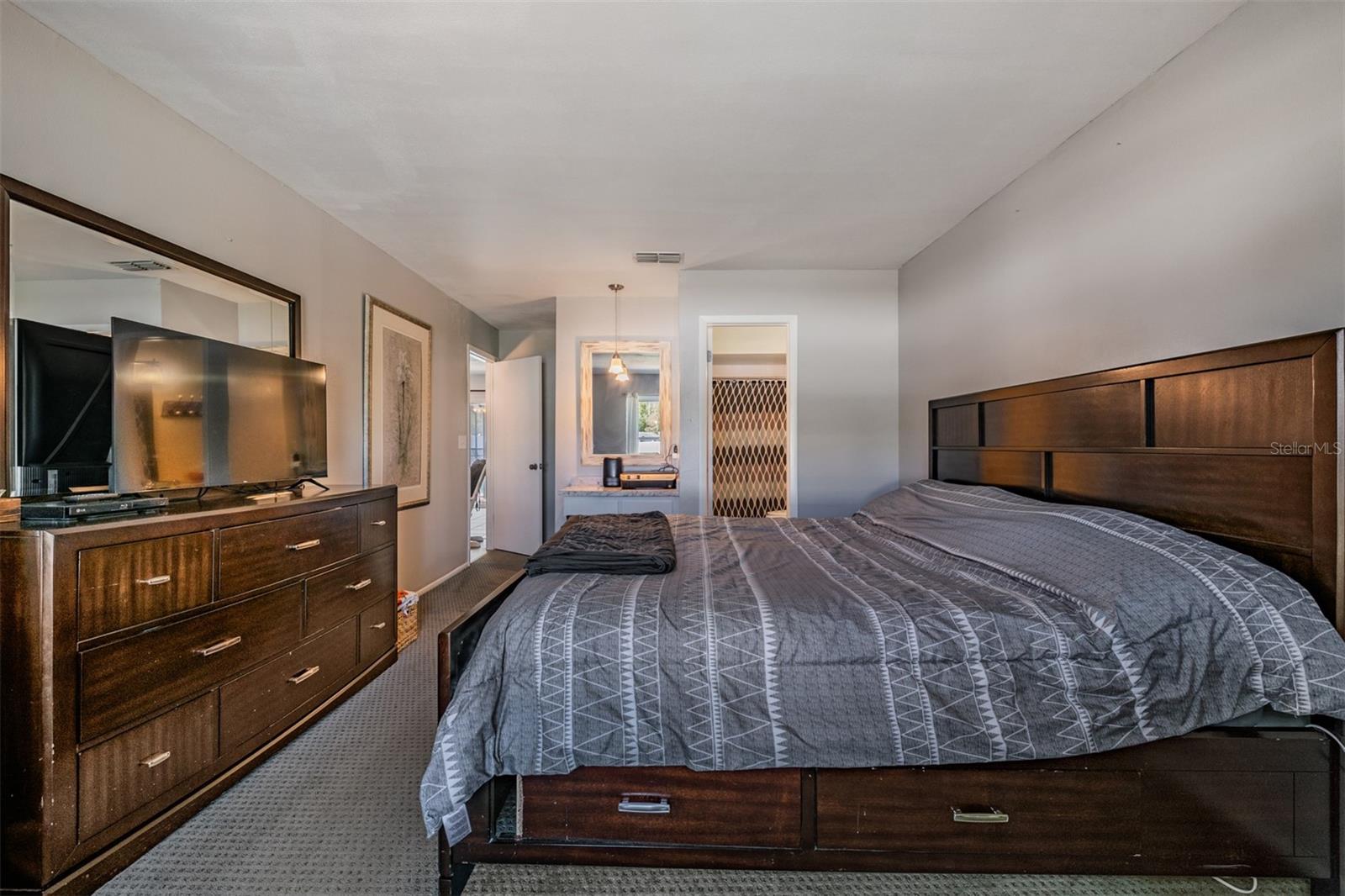 Listing photo id 12 for 11224 Sheffield Road