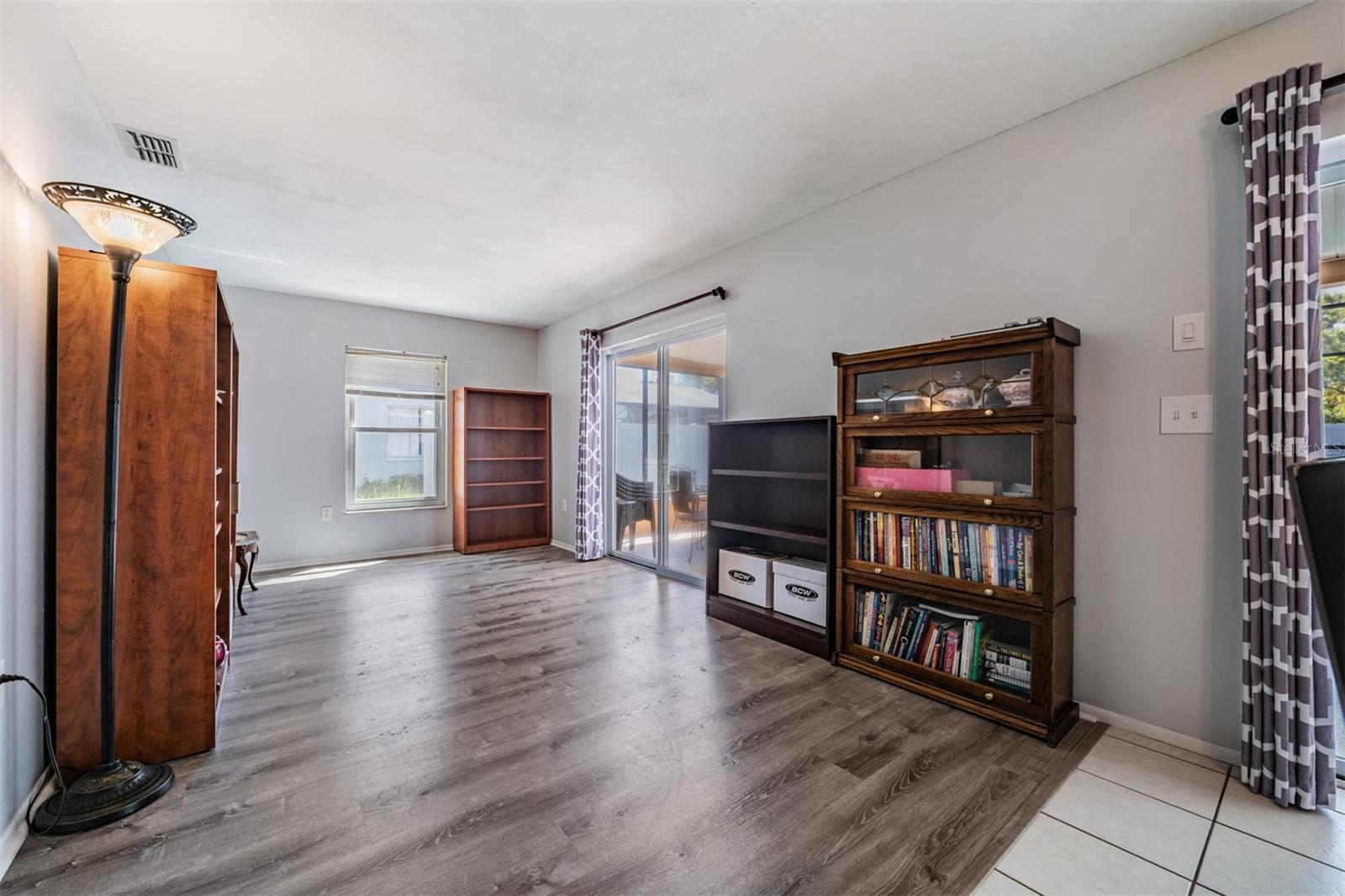 Listing photo id 19 for 11224 Sheffield Road