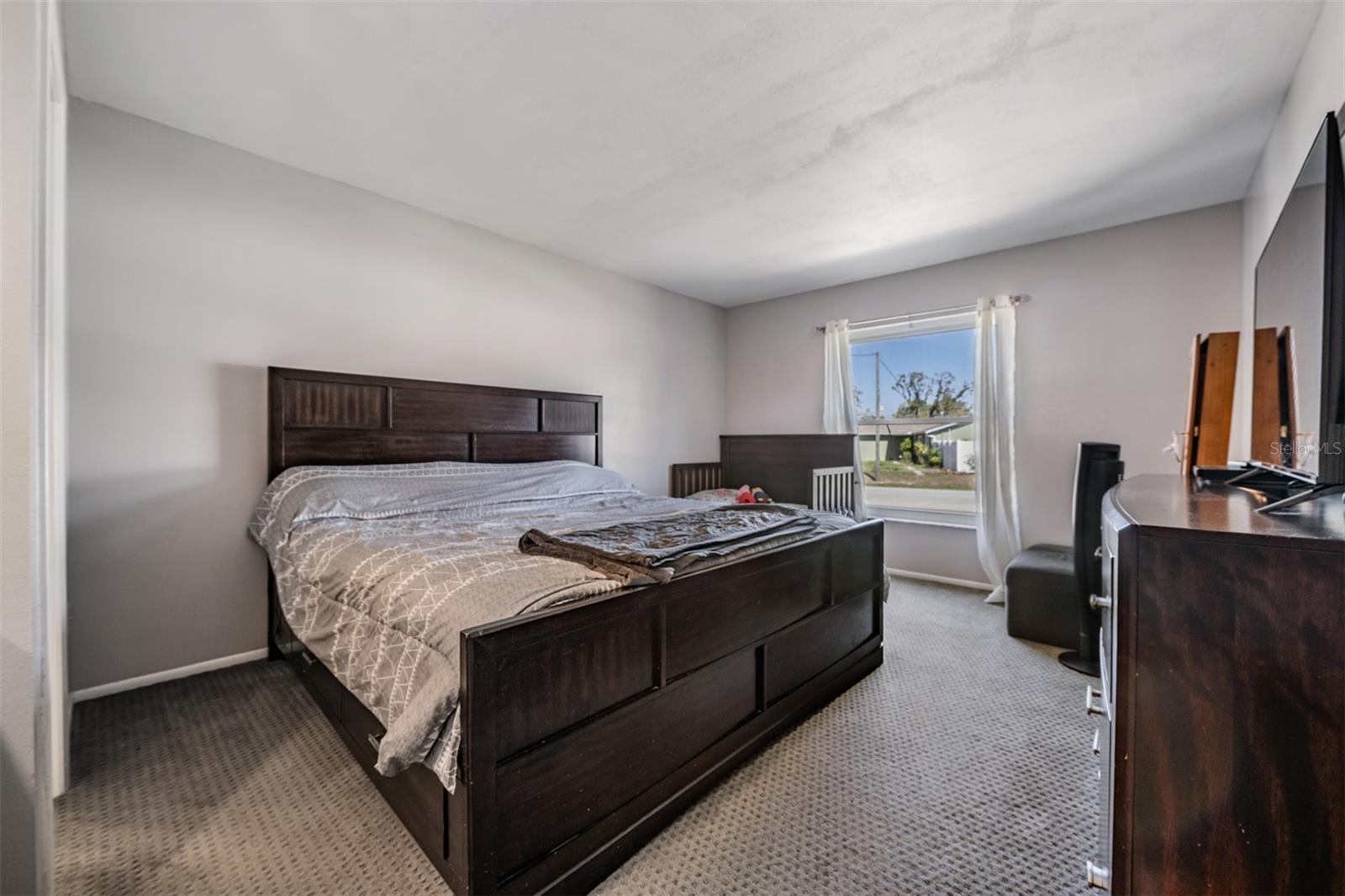 Listing photo id 3 for 11224 Sheffield Road