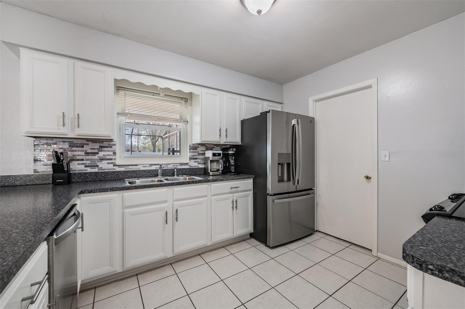 Listing photo id 4 for 11224 Sheffield Road