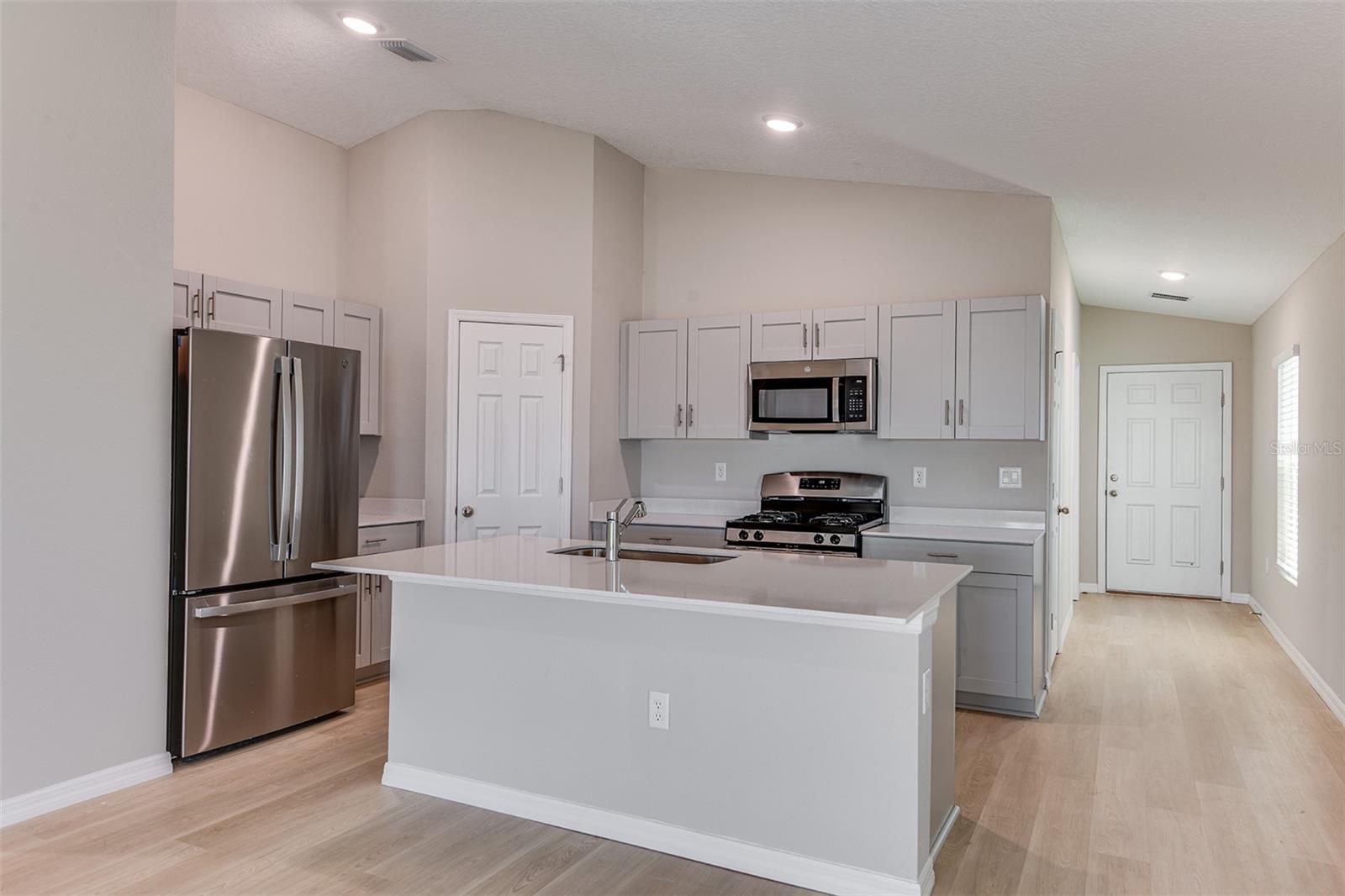 Listing photo id 10 for 15246 Maude Landing Loop