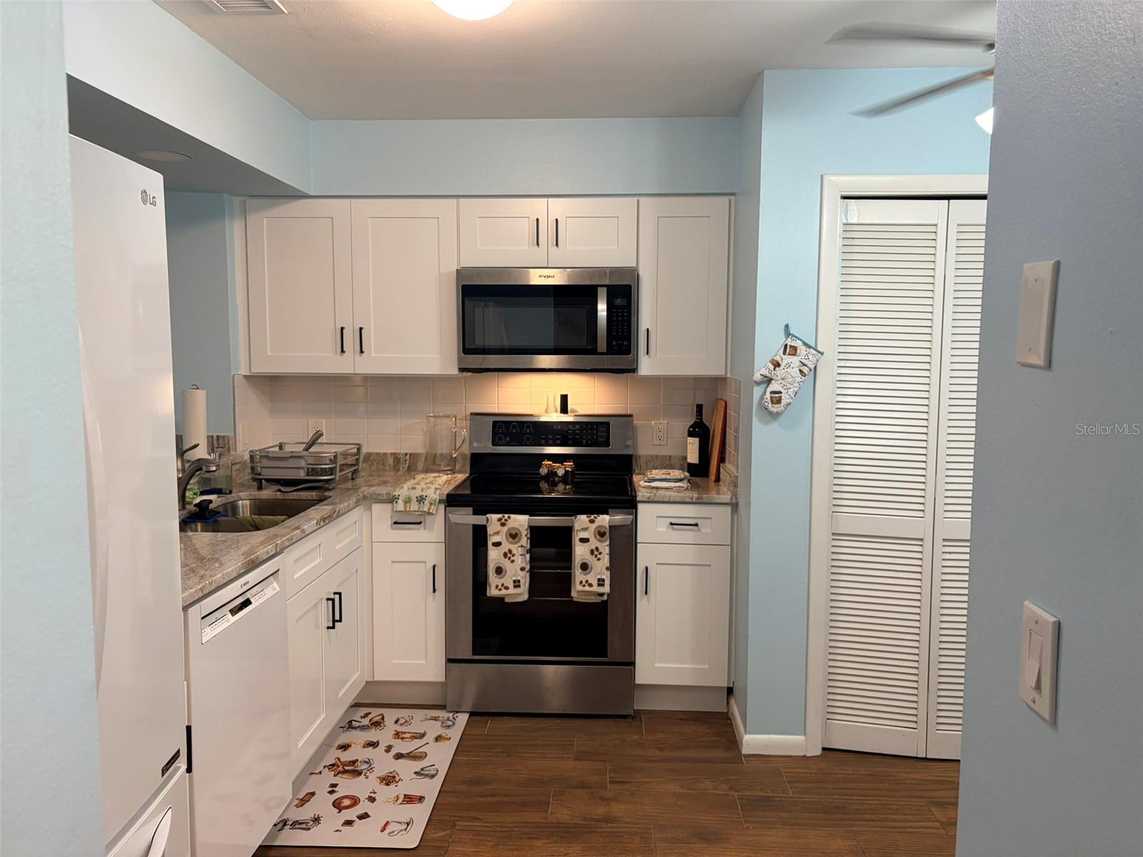 Image 6 of 37 For 16302 Rambling Vine Drive W