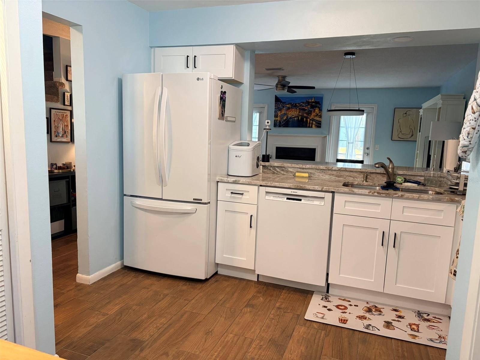 Image 7 of 37 For 16302 Rambling Vine Drive W