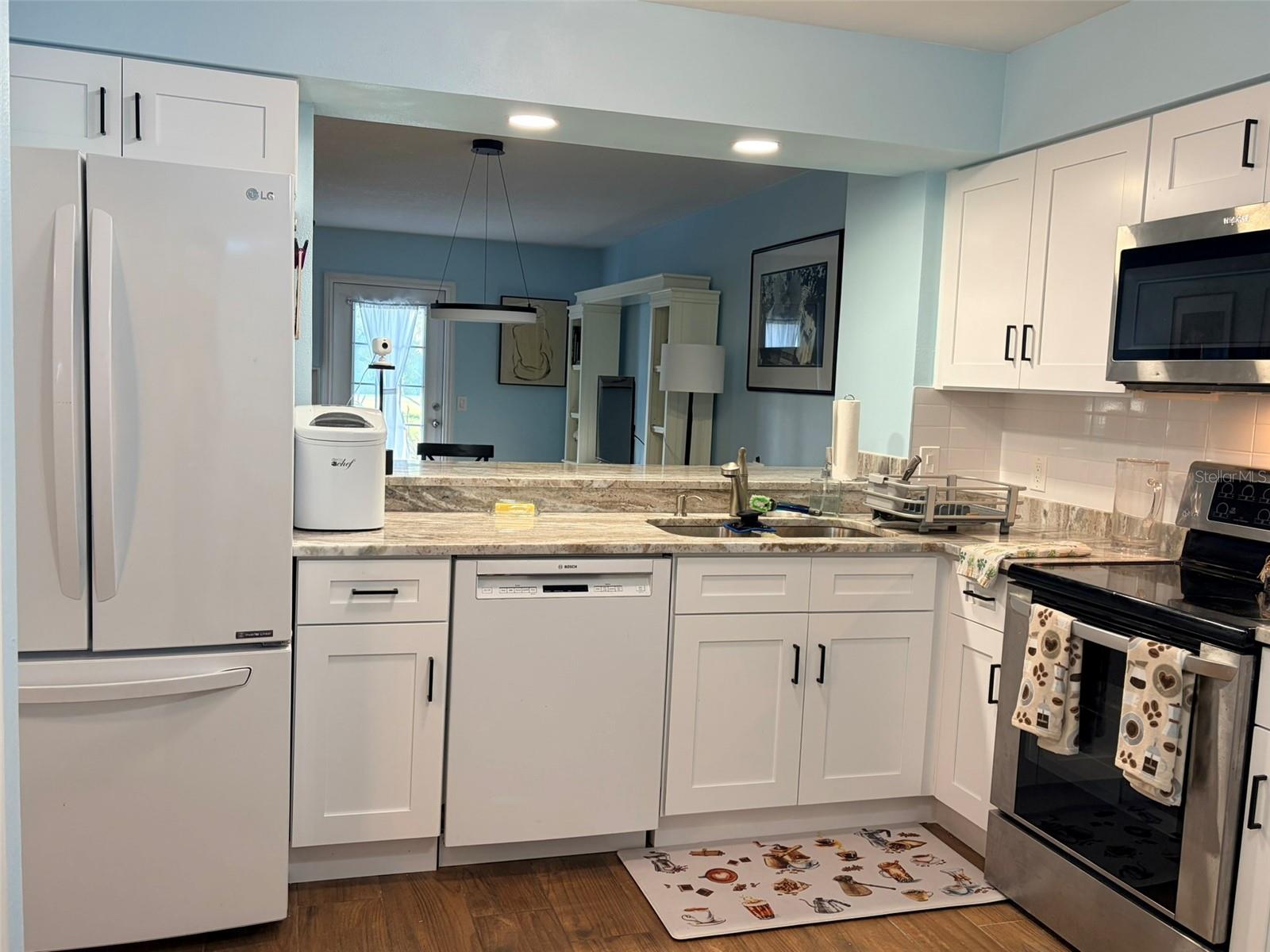 Image 9 of 37 For 16302 Rambling Vine Drive W