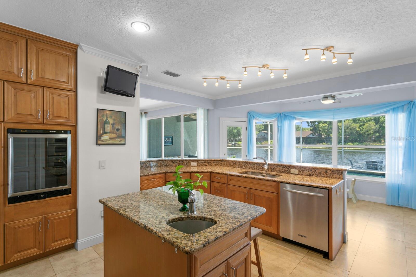 Image 17 of 76 For 13548 Lake Magdalene Drive