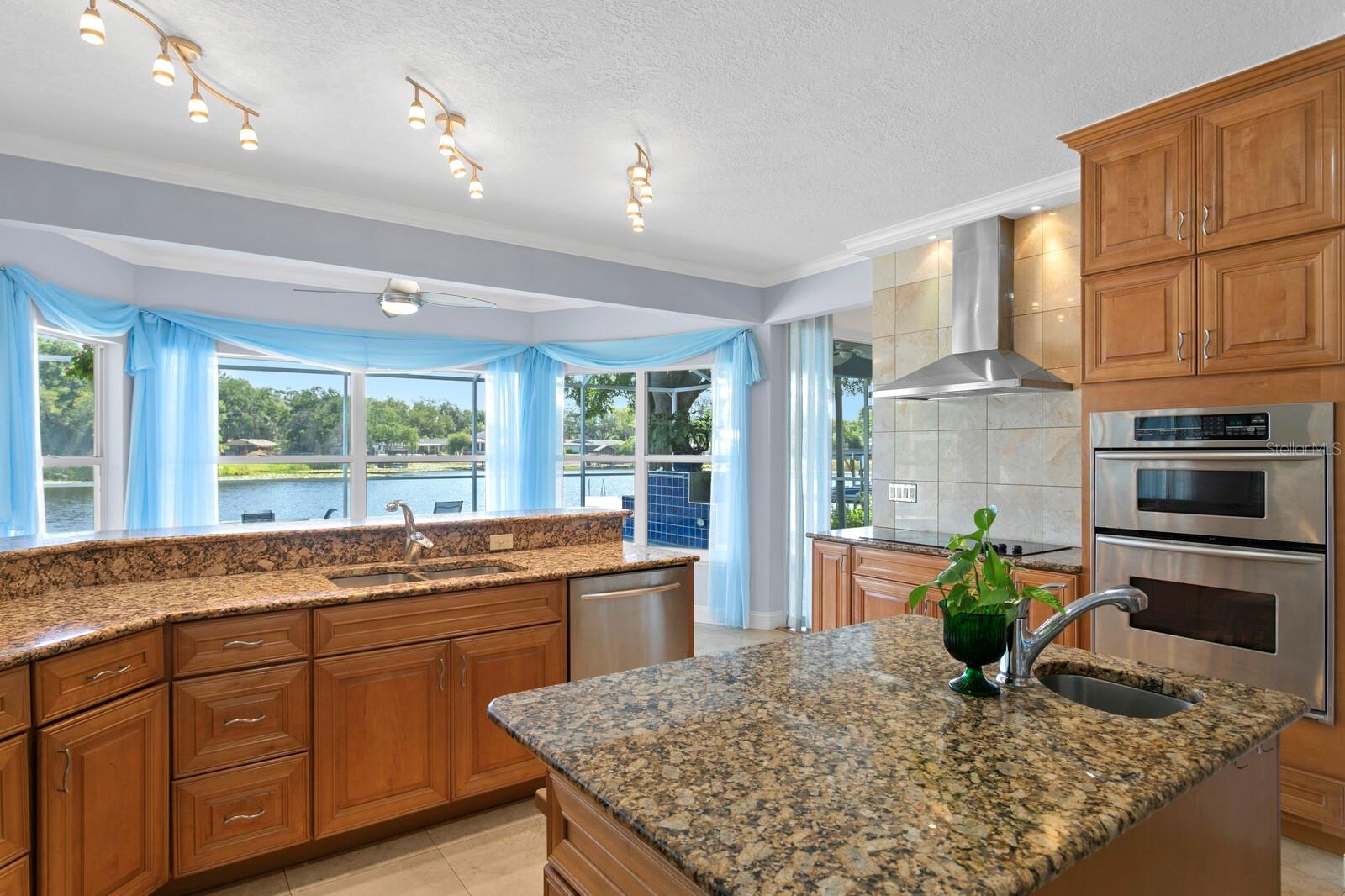 Image 18 of 76 For 13548 Lake Magdalene Drive