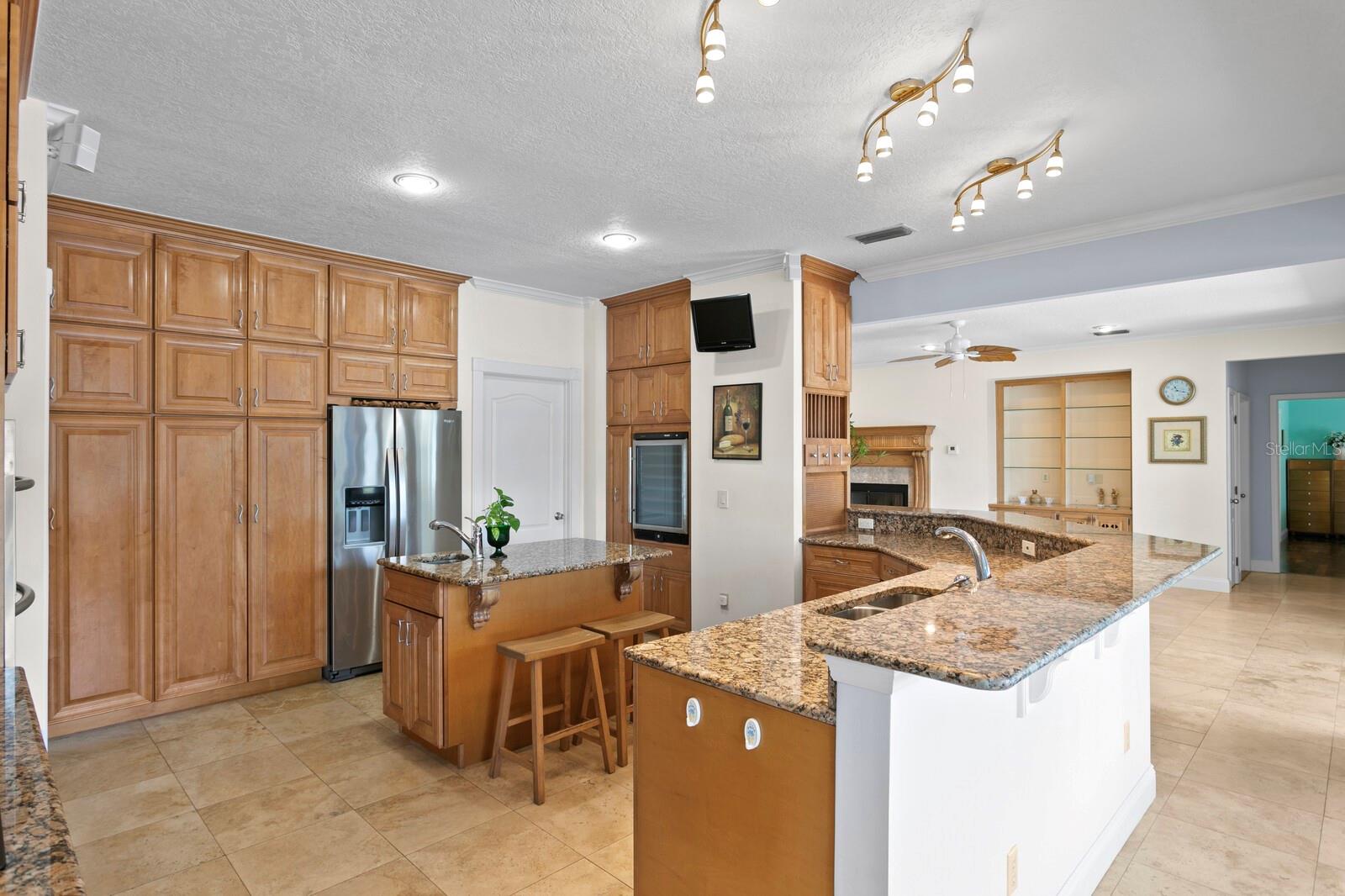 Image 19 of 76 For 13548 Lake Magdalene Drive